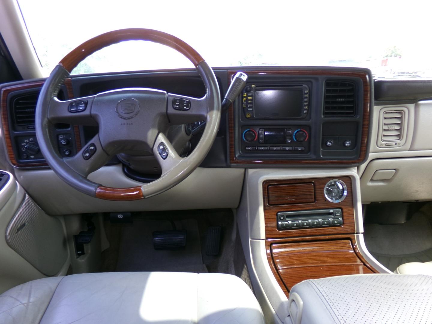2003 White Diamond Pearl /Cream Cadillac Escalade AWD (1GYEK63NX3R) with an 6.0L V8 OHV 16V engine, 4-Speed Automatic Overdrive transmission, located at 400 First NW, Bearden, AR, 71720, (870) 687-3414, 0.000000, 0.000000- Photo#21