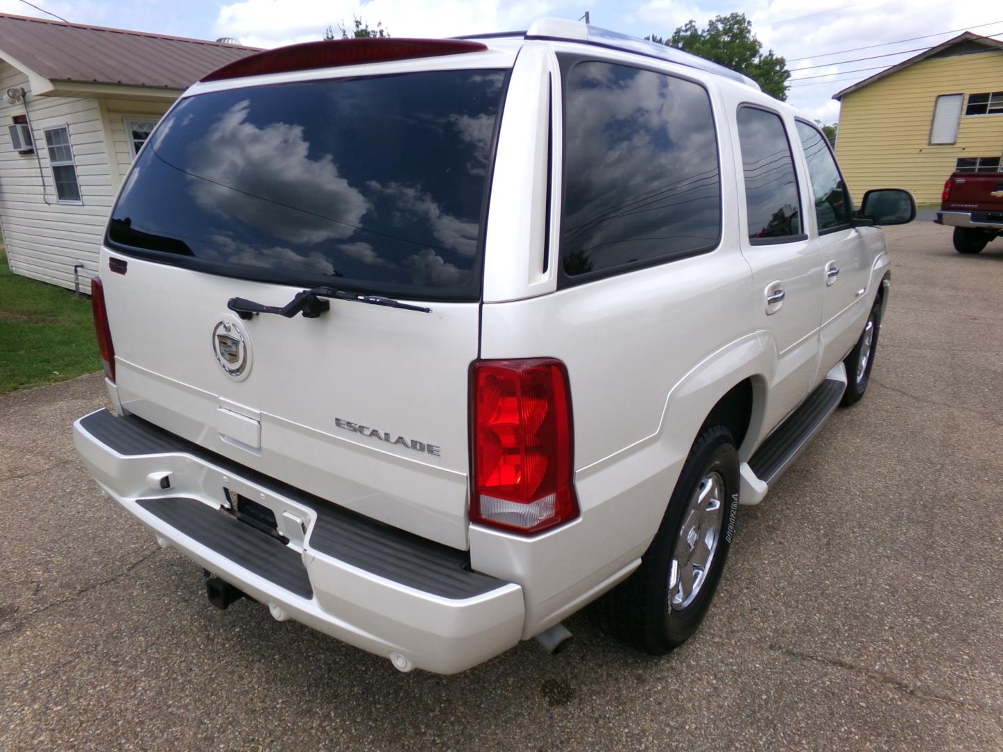 2003 White Diamond Pearl /Cream Cadillac Escalade AWD (1GYEK63NX3R) with an 6.0L V8 OHV 16V engine, 4-Speed Automatic Overdrive transmission, located at 400 First NW, Bearden, AR, 71720, (870) 687-3414, 0.000000, 0.000000- Photo#22