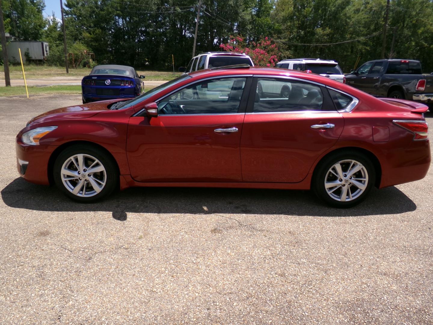 2015 Red Pearl /Black Nissan Altima 2.5 S (1N4AL3AP7FC) with an 2.5L L4 DOHC 16V engine, CVT transmission, located at 400 First NW, Bearden, AR, 71720, (870) 687-3414, 0.000000, 0.000000- Photo#1