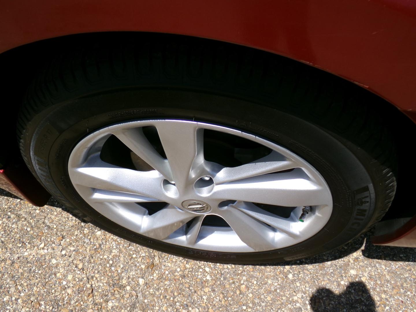2015 Red Pearl /Black Nissan Altima 2.5 S (1N4AL3AP7FC) with an 2.5L L4 DOHC 16V engine, CVT transmission, located at 400 First NW, Bearden, AR, 71720, (870) 687-3414, 0.000000, 0.000000- Photo#4