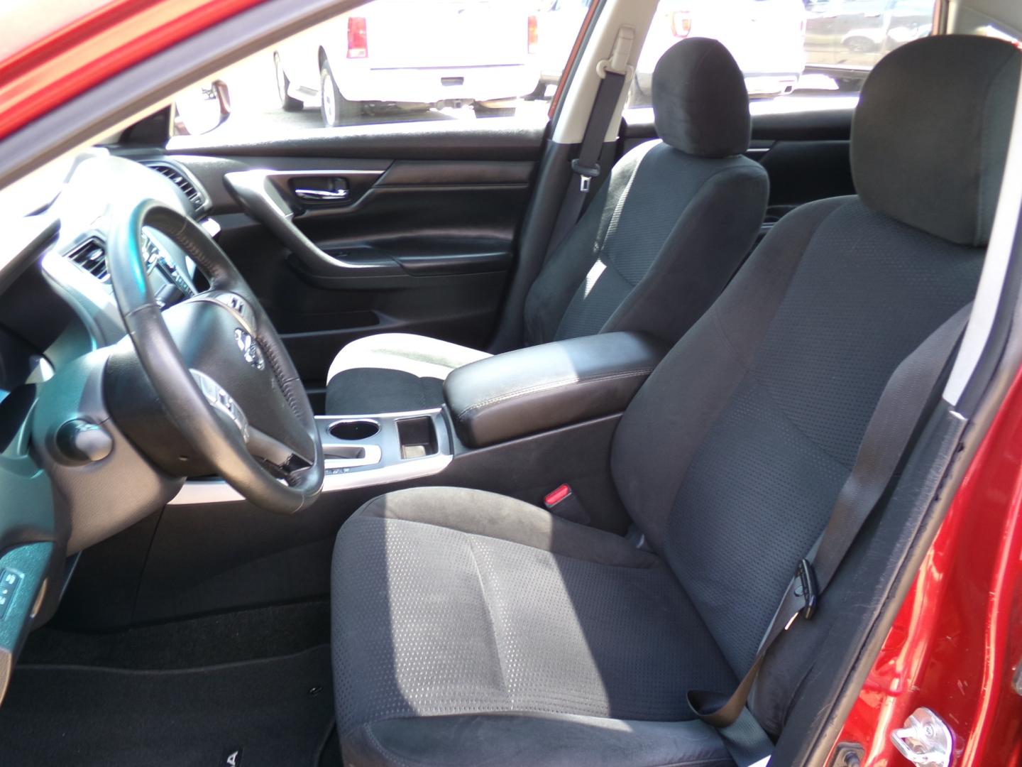 2015 Red Pearl /Black Nissan Altima 2.5 S (1N4AL3AP7FC) with an 2.5L L4 DOHC 16V engine, CVT transmission, located at 400 First NW, Bearden, AR, 71720, (870) 687-3414, 0.000000, 0.000000- Photo#7