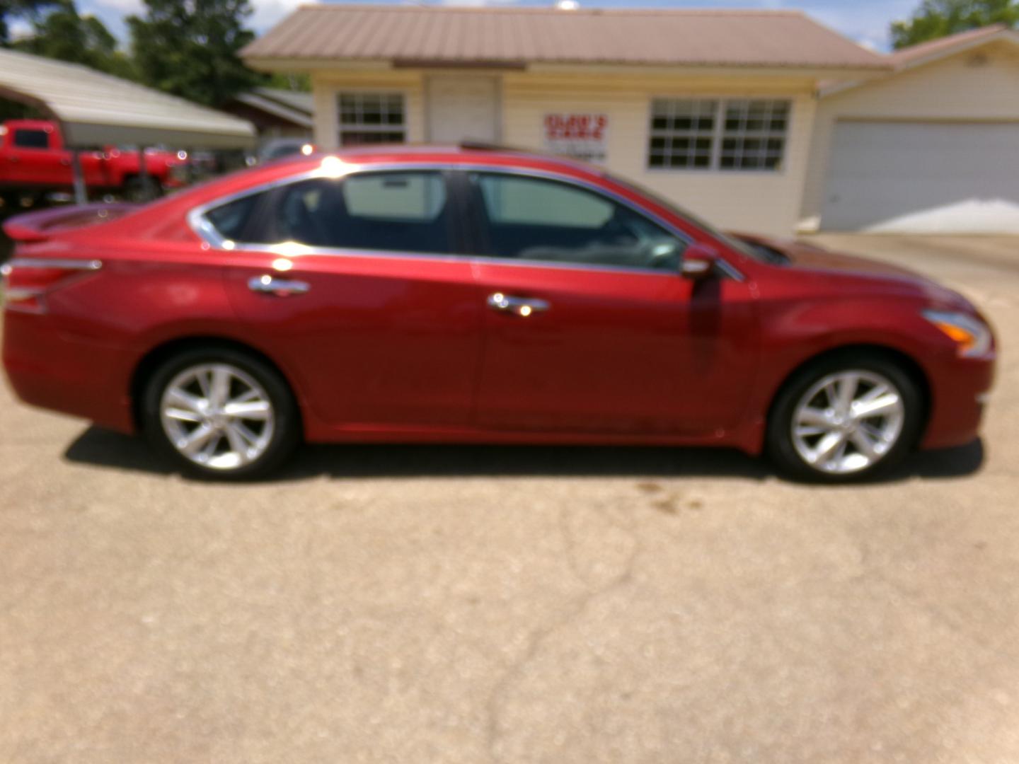 2015 Red Pearl /Black Nissan Altima 2.5 S (1N4AL3AP7FC) with an 2.5L L4 DOHC 16V engine, CVT transmission, located at 400 First NW, Bearden, AR, 71720, (870) 687-3414, 0.000000, 0.000000- Photo#23