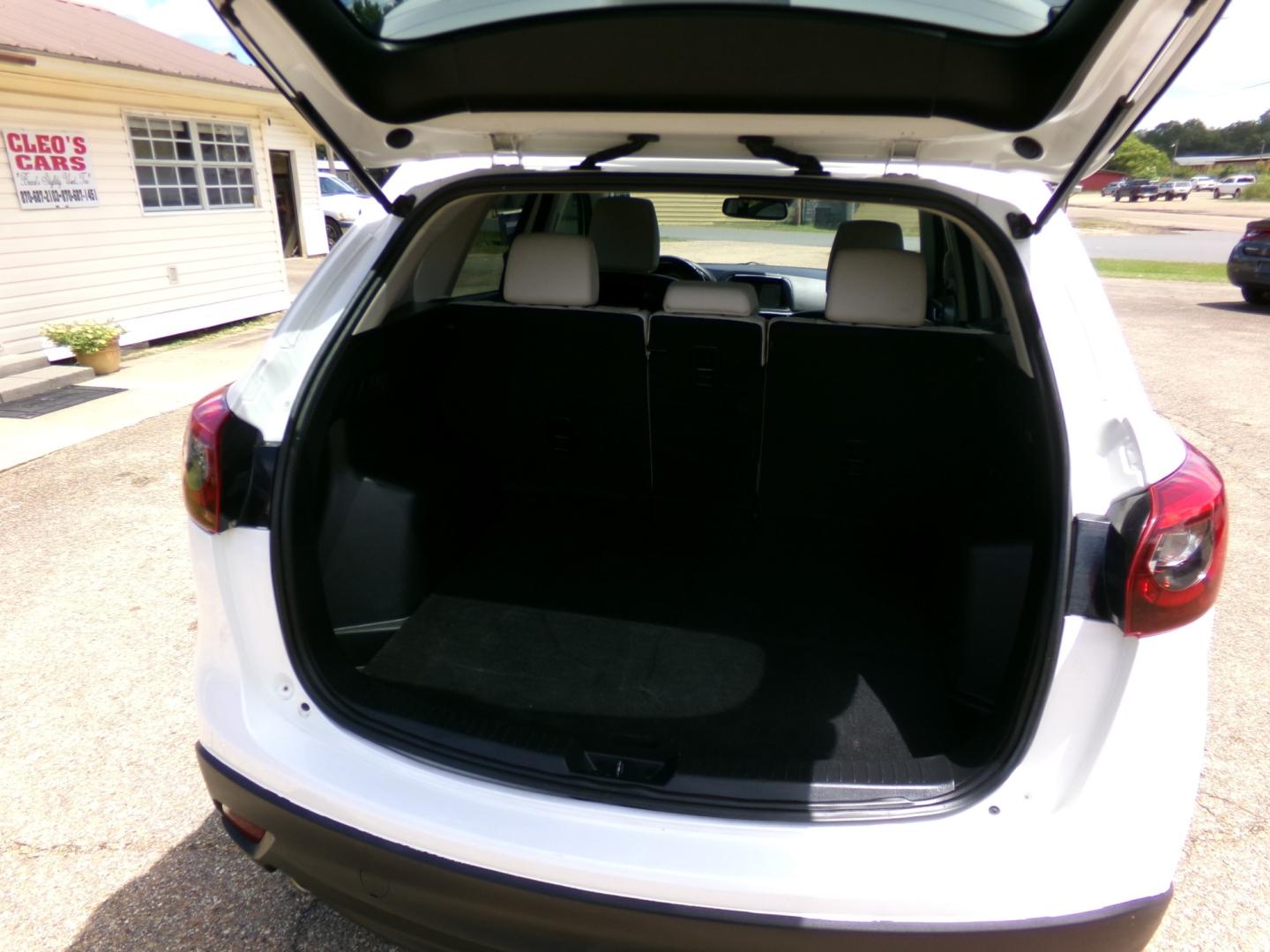 2016 White /Black and white Mazda CX-5 Grand Touring AWD (JM3KE4DY0G0) with an 2.5L L4 DOHC 16V engine, 6-speed automatic transmission, located at 400 First NW, Bearden, AR, 71720, (870) 687-3414, 0.000000, 0.000000- Photo#3