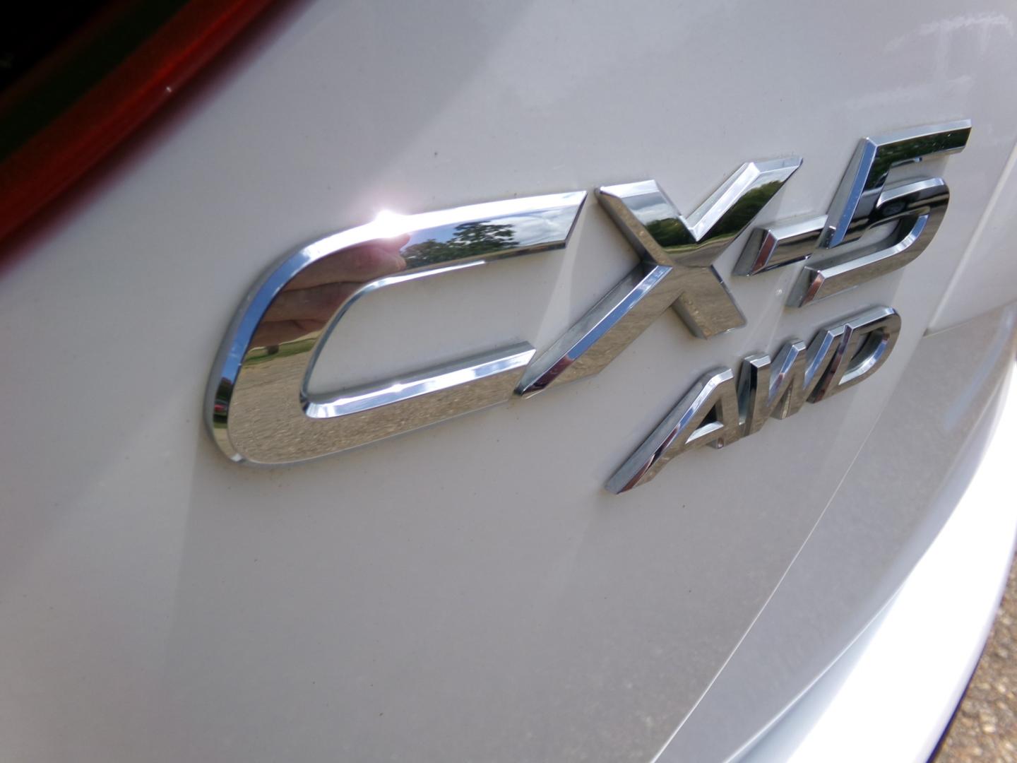 2016 White /Black and white Mazda CX-5 Grand Touring AWD (JM3KE4DY0G0) with an 2.5L L4 DOHC 16V engine, 6-speed automatic transmission, located at 400 First NW, Bearden, AR, 71720, (870) 687-3414, 0.000000, 0.000000- Photo#4