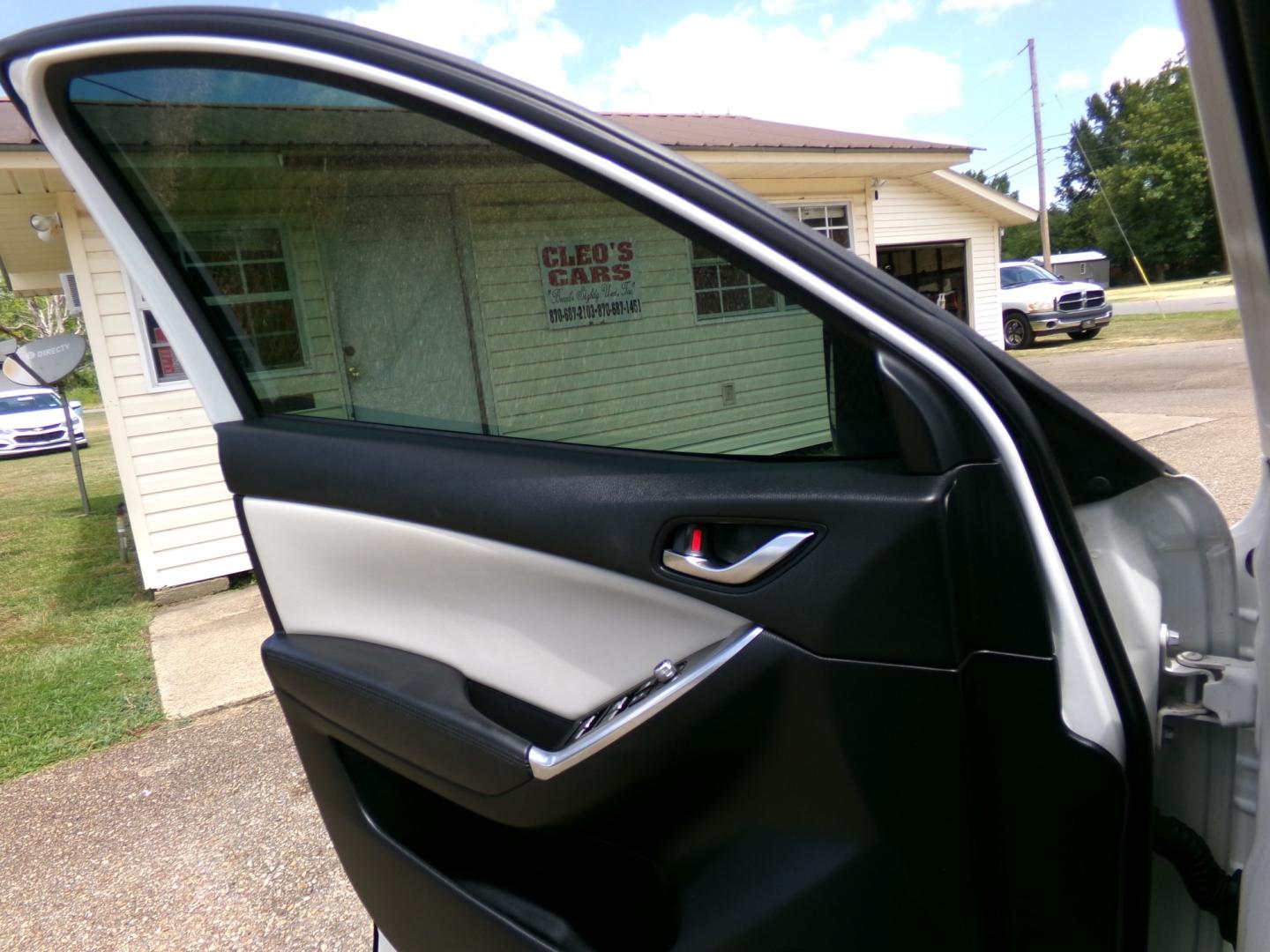 2016 White /Black and white Mazda CX-5 Grand Touring AWD (JM3KE4DY0G0) with an 2.5L L4 DOHC 16V engine, 6-speed automatic transmission, located at 400 First NW, Bearden, AR, 71720, (870) 687-3414, 0.000000, 0.000000- Photo#7
