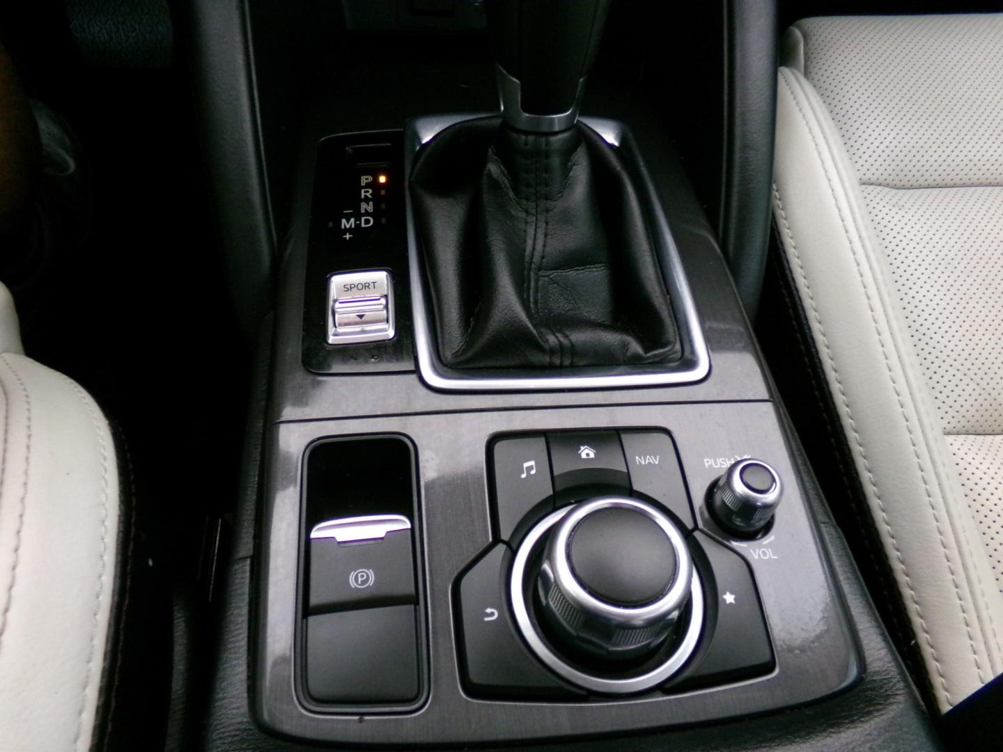 2016 White /Black and white Mazda CX-5 Grand Touring AWD (JM3KE4DY0G0) with an 2.5L L4 DOHC 16V engine, 6-speed automatic transmission, located at 400 First NW, Bearden, AR, 71720, (870) 687-3414, 0.000000, 0.000000- Photo#15