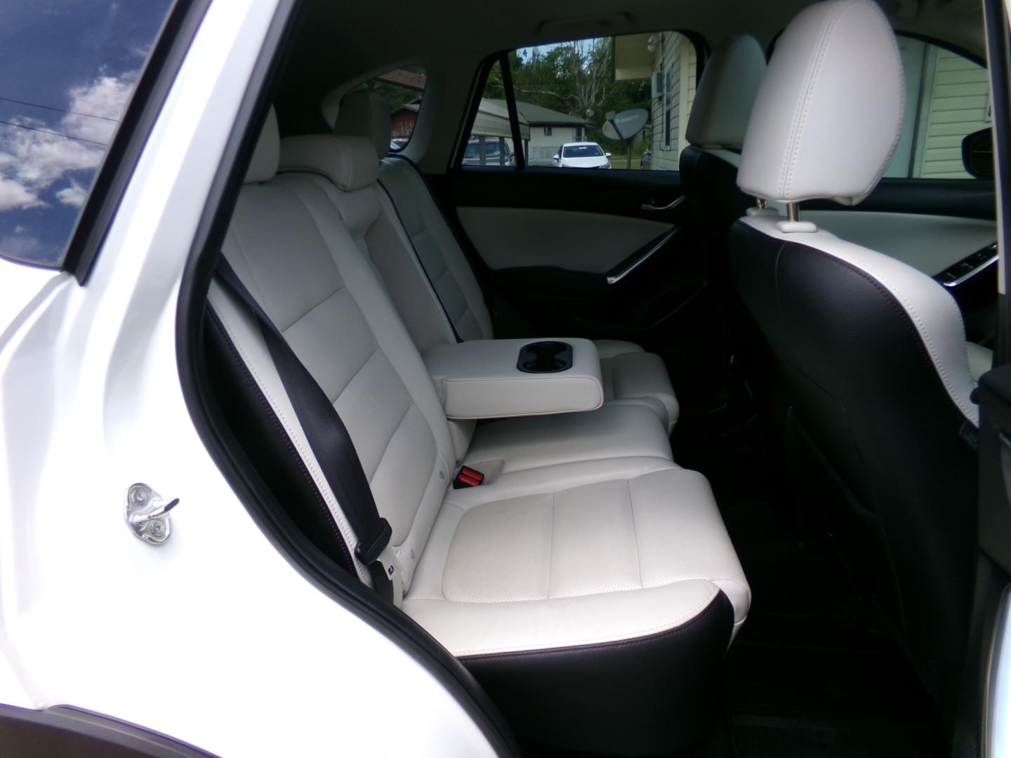 2016 White /Black and white Mazda CX-5 Grand Touring AWD (JM3KE4DY0G0) with an 2.5L L4 DOHC 16V engine, 6-speed automatic transmission, located at 400 First NW, Bearden, AR, 71720, (870) 687-3414, 0.000000, 0.000000- Photo#19