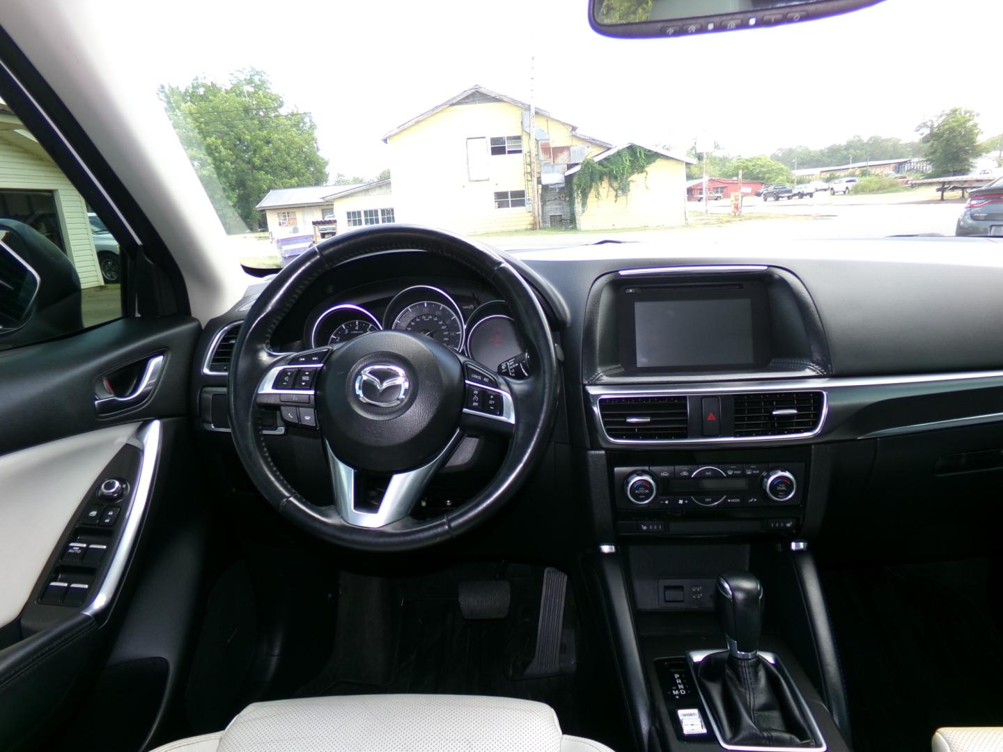 2016 White /Black and white Mazda CX-5 Grand Touring AWD (JM3KE4DY0G0) with an 2.5L L4 DOHC 16V engine, 6-speed automatic transmission, located at 400 First NW, Bearden, AR, 71720, (870) 687-3414, 0.000000, 0.000000- Photo#22