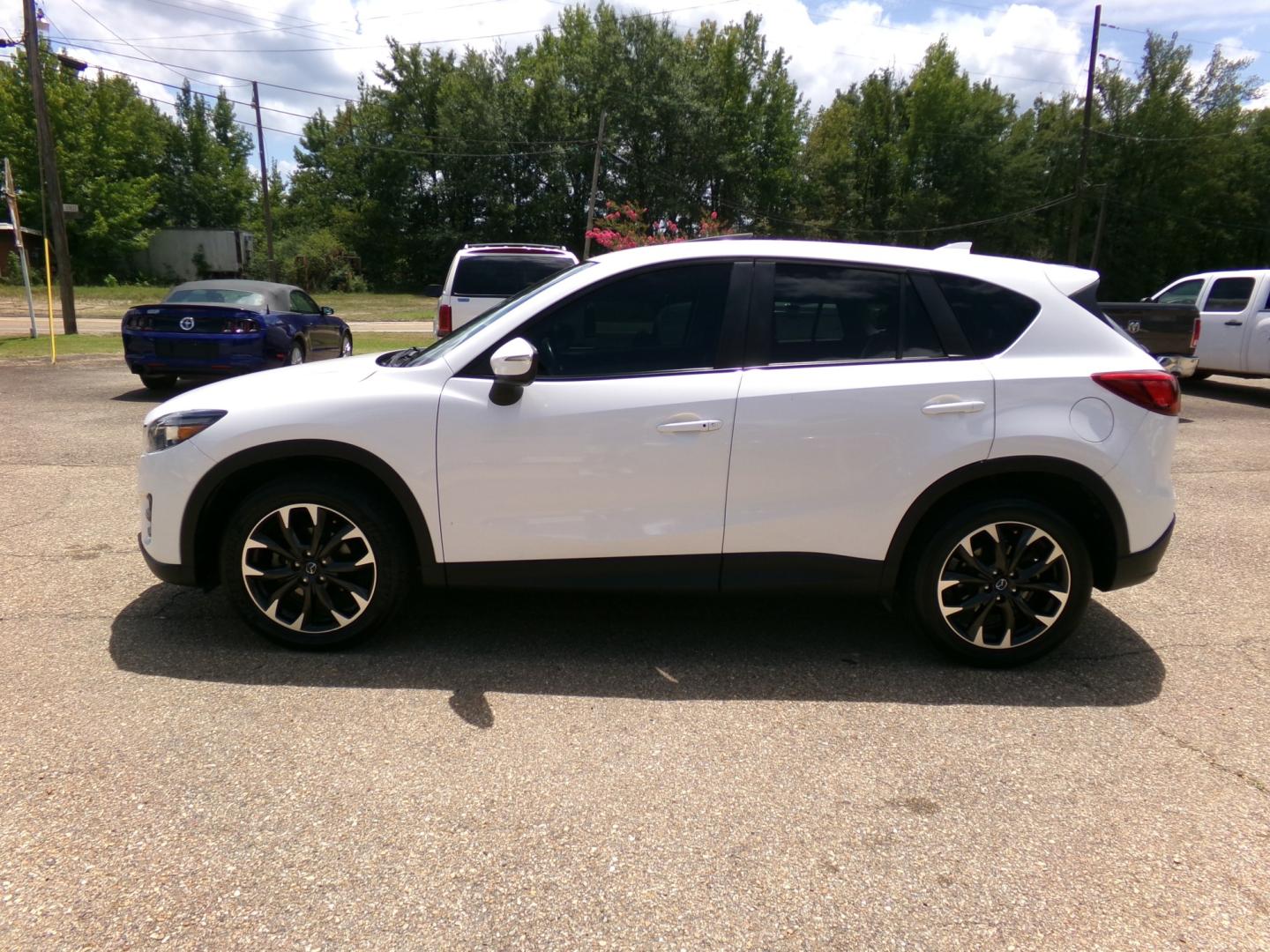 2016 White /Black and white Mazda CX-5 Grand Touring AWD (JM3KE4DY0G0) with an 2.5L L4 DOHC 16V engine, 6-speed automatic transmission, located at 400 First NW, Bearden, AR, 71720, (870) 687-3414, 0.000000, 0.000000- Photo#24