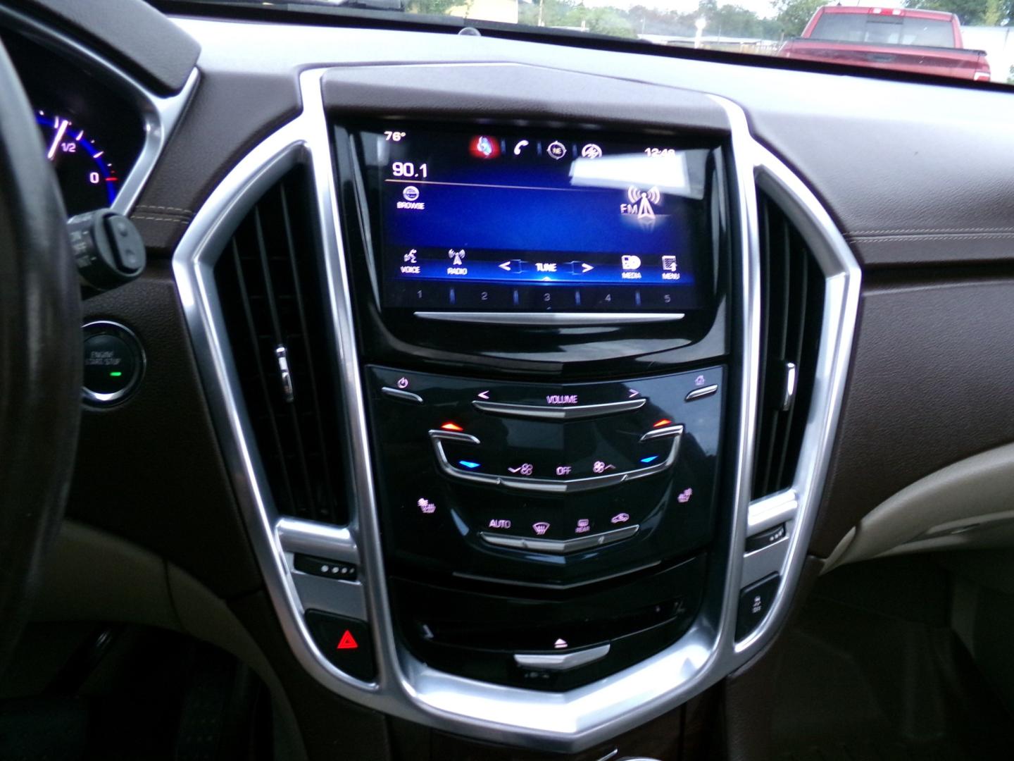 2013 White Diamond Pearl /White Cadillac SRX Luxury AWD (3GYFNDE35DS) with an 3.6L V6 DOHC 24V FFV engine, 6A transmission, located at 400 First NW, Bearden, AR, 71720, (870) 687-3414, 0.000000, 0.000000- Photo#11