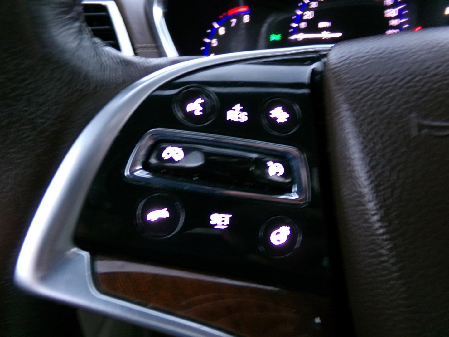 2013 White Diamond Pearl /White Cadillac SRX Luxury AWD (3GYFNDE35DS) with an 3.6L V6 DOHC 24V FFV engine, 6A transmission, located at 400 First NW, Bearden, AR, 71720, (870) 687-3414, 0.000000, 0.000000- Photo#16