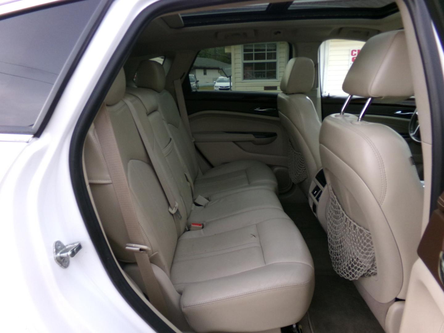 2013 White Diamond Pearl /White Cadillac SRX Luxury AWD (3GYFNDE35DS) with an 3.6L V6 DOHC 24V FFV engine, 6A transmission, located at 400 First NW, Bearden, AR, 71720, (870) 687-3414, 0.000000, 0.000000- Photo#19