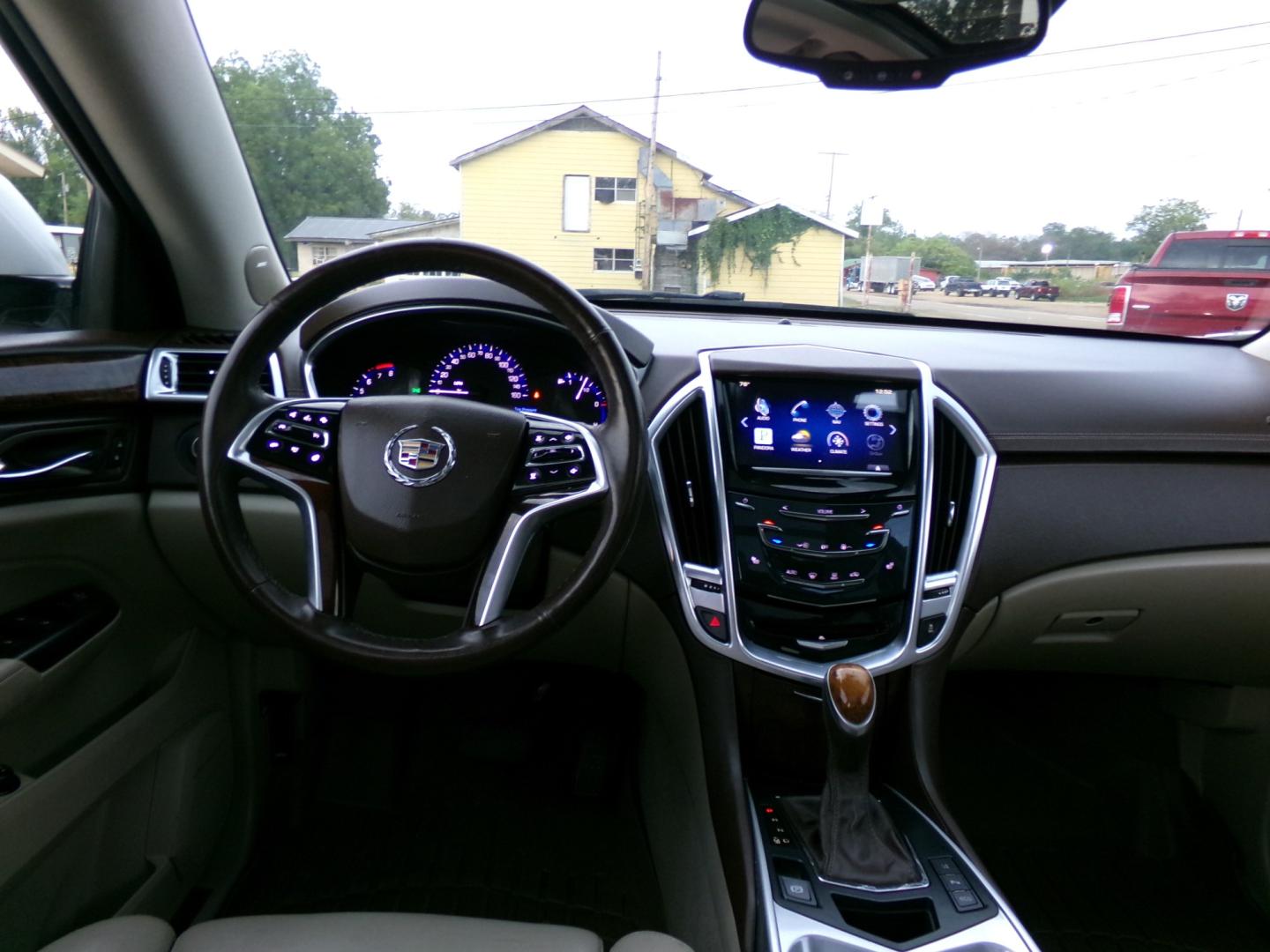 2013 White Diamond Pearl /White Cadillac SRX Luxury AWD (3GYFNDE35DS) with an 3.6L V6 DOHC 24V FFV engine, 6A transmission, located at 400 First NW, Bearden, AR, 71720, (870) 687-3414, 0.000000, 0.000000- Photo#22