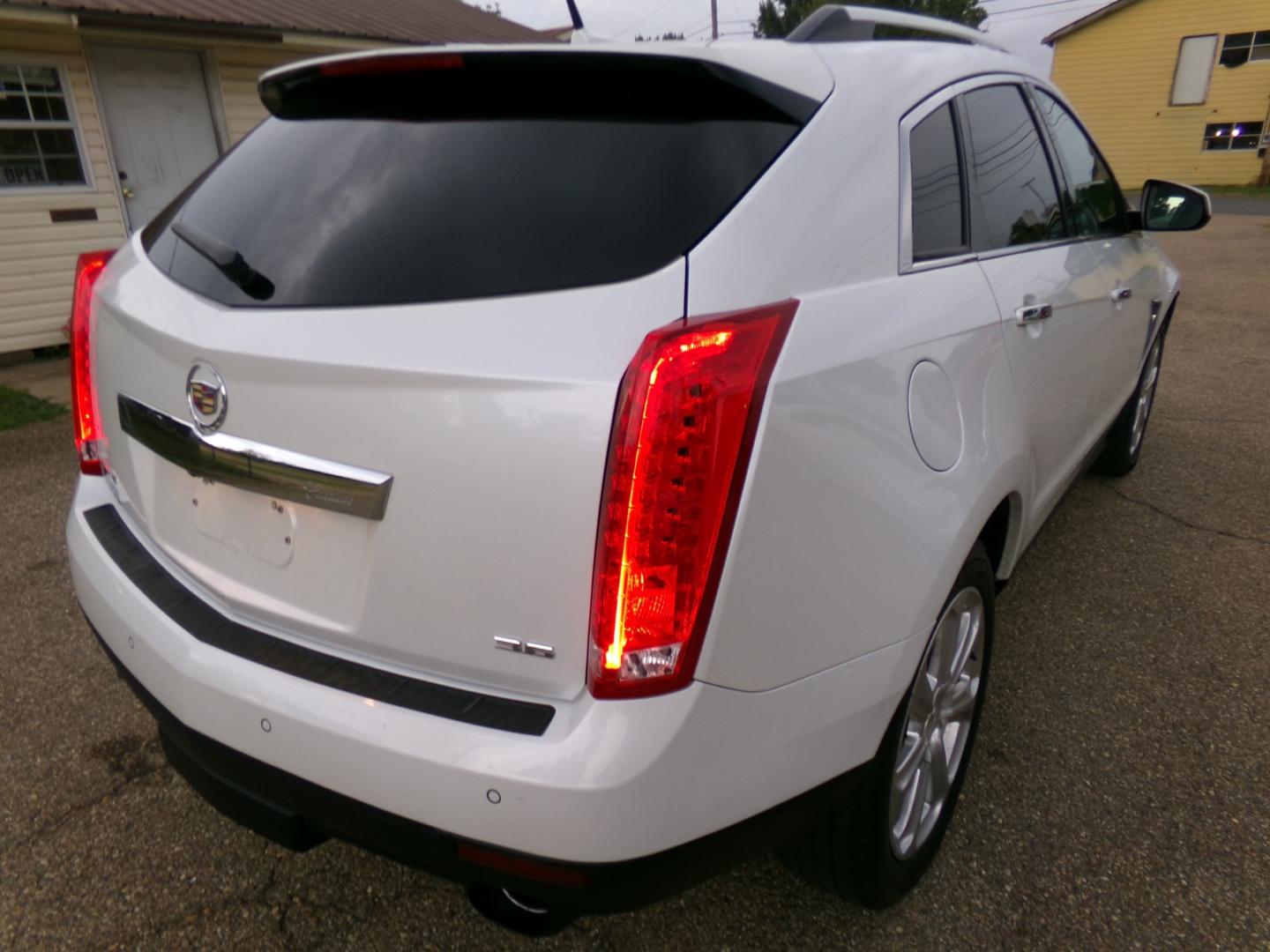 2013 White Diamond Pearl /White Cadillac SRX Luxury AWD (3GYFNDE35DS) with an 3.6L V6 DOHC 24V FFV engine, 6A transmission, located at 400 First NW, Bearden, AR, 71720, (870) 687-3414, 0.000000, 0.000000- Photo#23