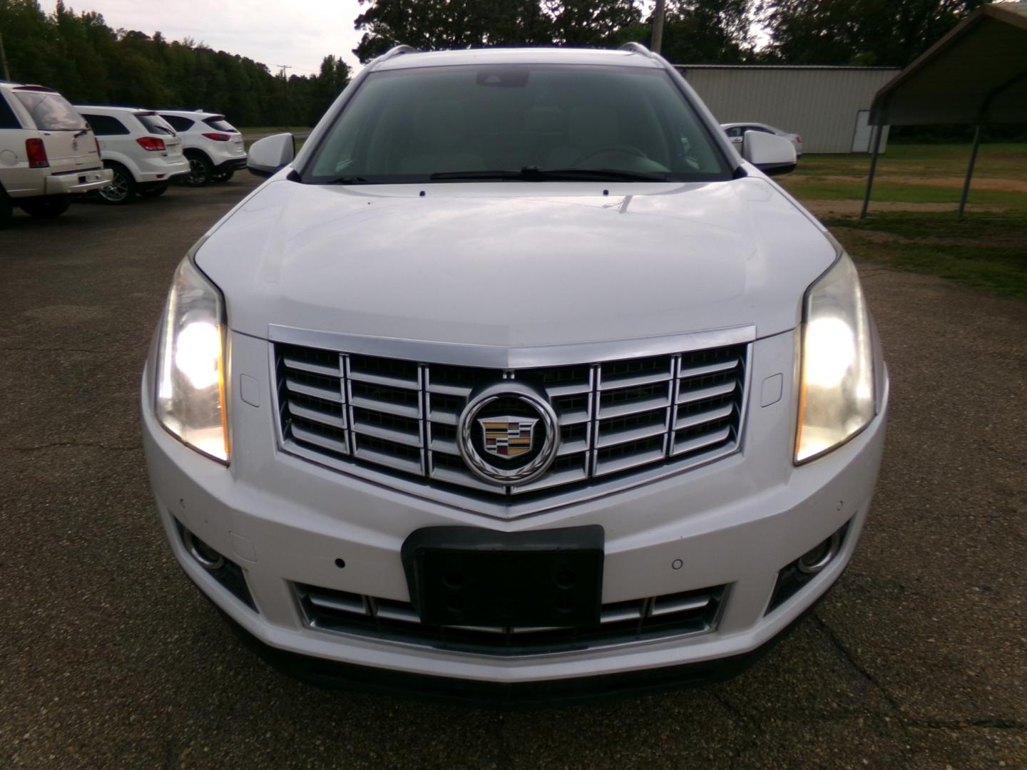 2013 White Diamond Pearl /White Cadillac SRX Luxury AWD (3GYFNDE35DS) with an 3.6L V6 DOHC 24V FFV engine, 6A transmission, located at 400 First NW, Bearden, AR, 71720, (870) 687-3414, 0.000000, 0.000000- Photo#25