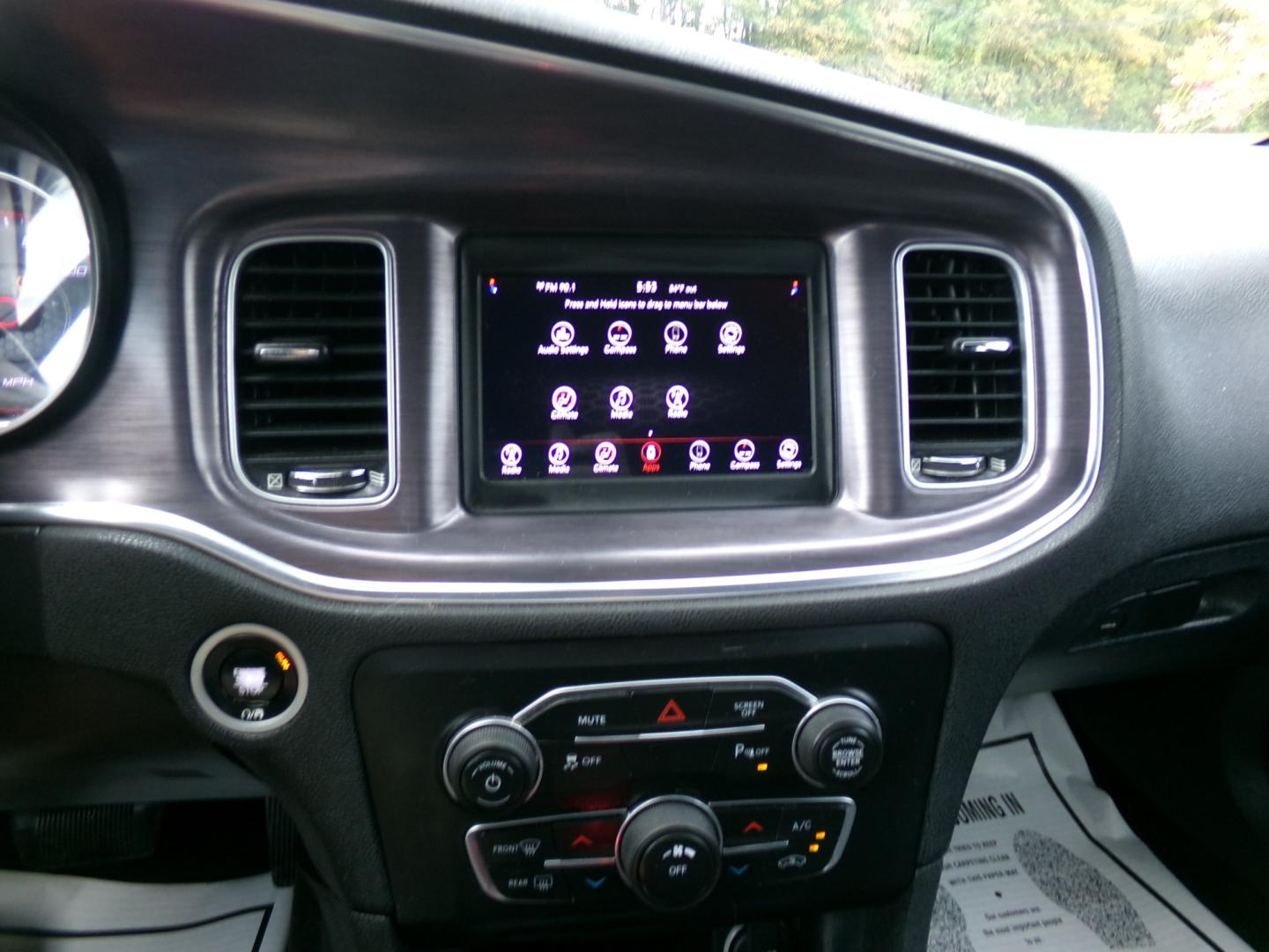 2018 White /Black Dodge Charger SXT (2C3CDXBG4JH) with an 3.6L V6 DOHC 24V engine, 8-speed automatic transmission, located at 400 First NW, Bearden, AR, 71720, (870) 687-3414, 0.000000, 0.000000- Photo#10