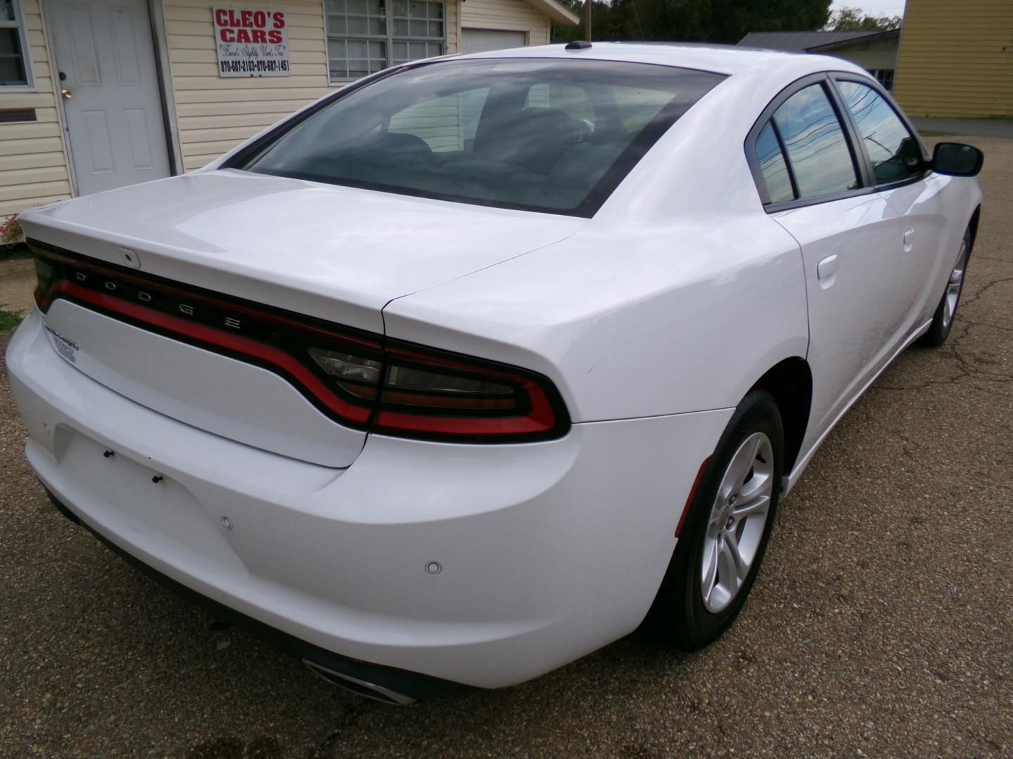 2018 White /Black Dodge Charger SXT (2C3CDXBG4JH) with an 3.6L V6 DOHC 24V engine, 8-speed automatic transmission, located at 400 First NW, Bearden, AR, 71720, (870) 687-3414, 0.000000, 0.000000- Photo#19