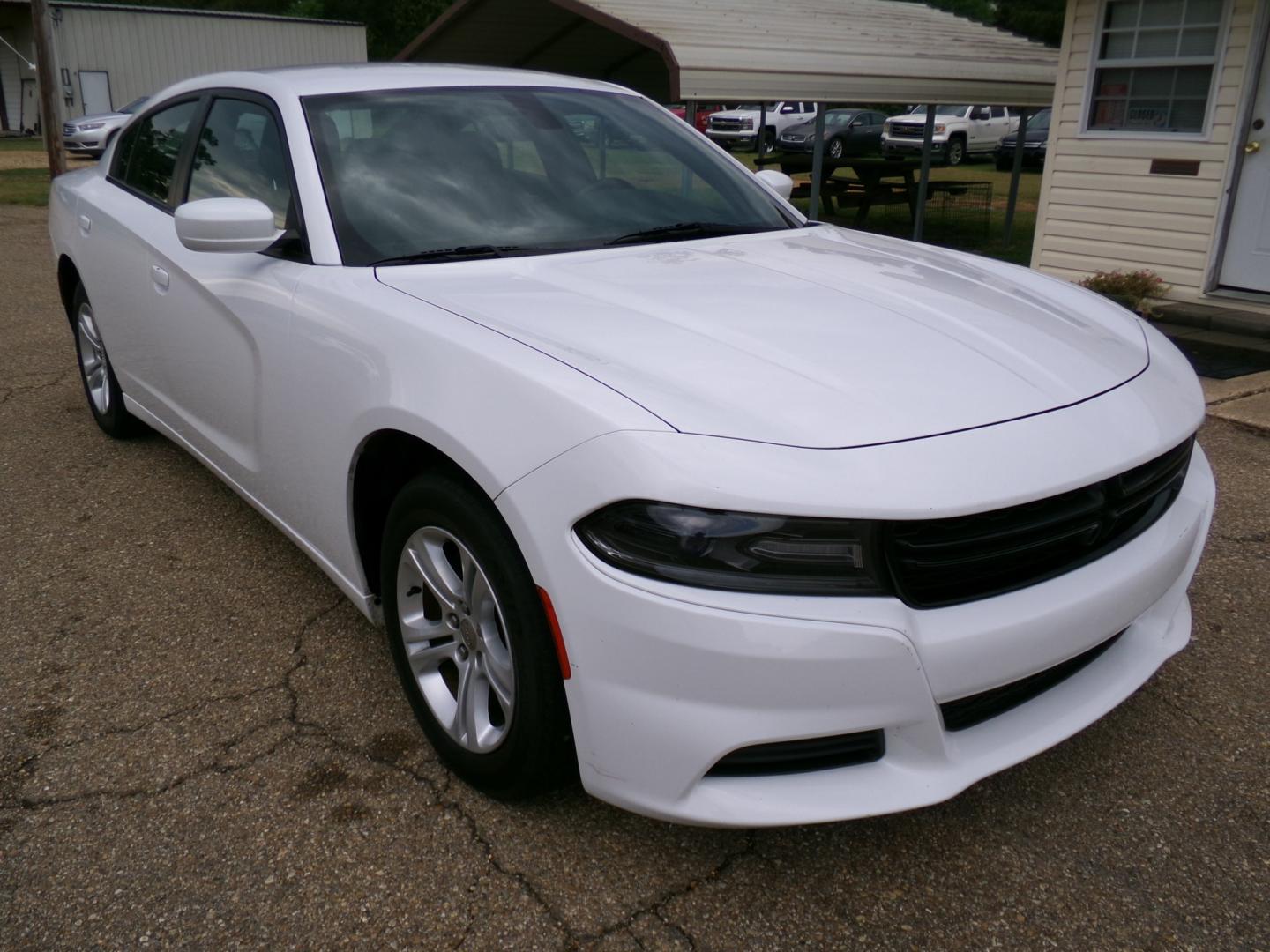 2018 White /Black Dodge Charger SXT (2C3CDXBG4JH) with an 3.6L V6 DOHC 24V engine, 8-speed automatic transmission, located at 400 First NW, Bearden, AR, 71720, (870) 687-3414, 0.000000, 0.000000- Photo#22