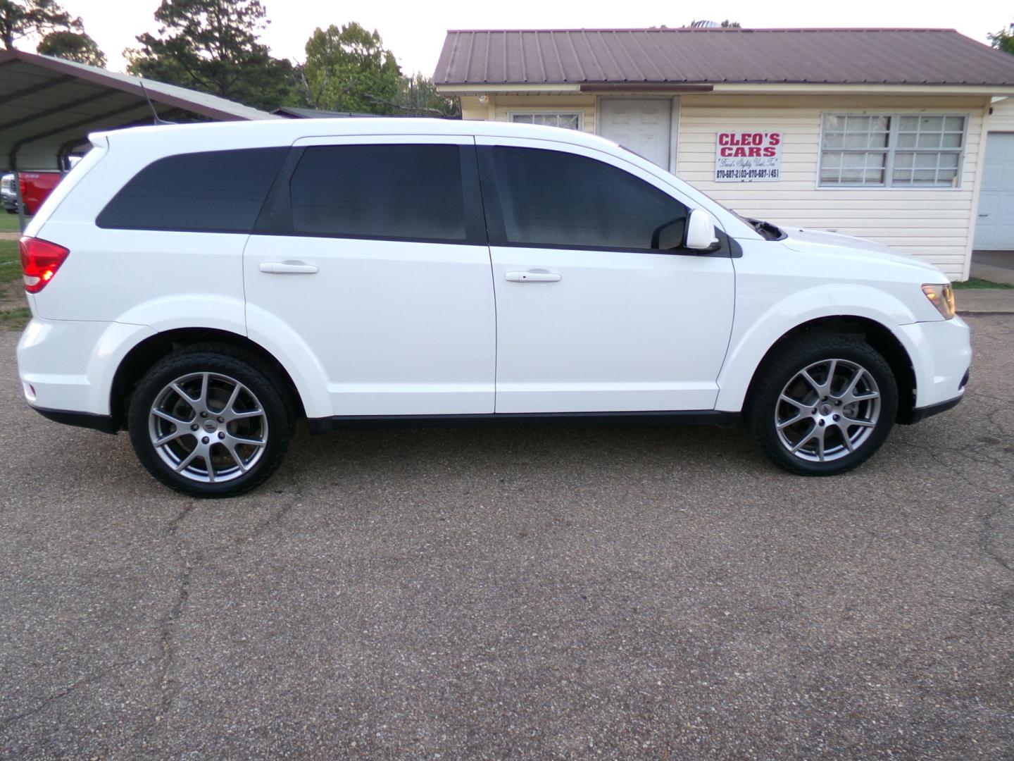 2019 White /Black Dodge Journey GT AWD (3C4PDDEG7KT) with an 3.6L V6 DOHC 24V engine, 6-speed automatic transmission, located at 400 First NW, Bearden, AR, 71720, (870) 687-3414, 0.000000, 0.000000- Photo#1