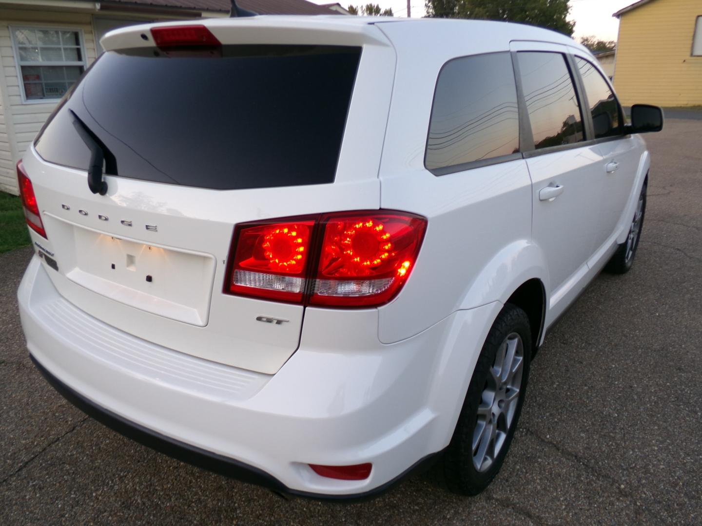 2019 White /Black Dodge Journey GT AWD (3C4PDDEG7KT) with an 3.6L V6 DOHC 24V engine, 6-speed automatic transmission, located at 400 First NW, Bearden, AR, 71720, (870) 687-3414, 0.000000, 0.000000- Photo#2