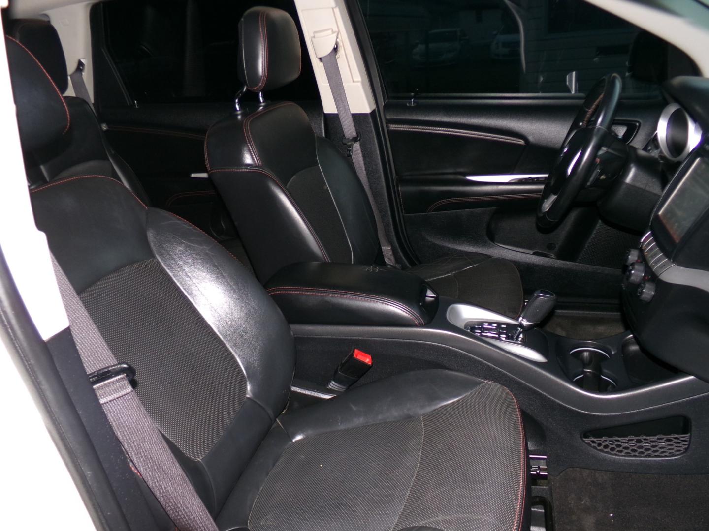 2019 White /Black Dodge Journey GT AWD (3C4PDDEG7KT) with an 3.6L V6 DOHC 24V engine, 6-speed automatic transmission, located at 400 First NW, Bearden, AR, 71720, (870) 687-3414, 0.000000, 0.000000- Photo#20