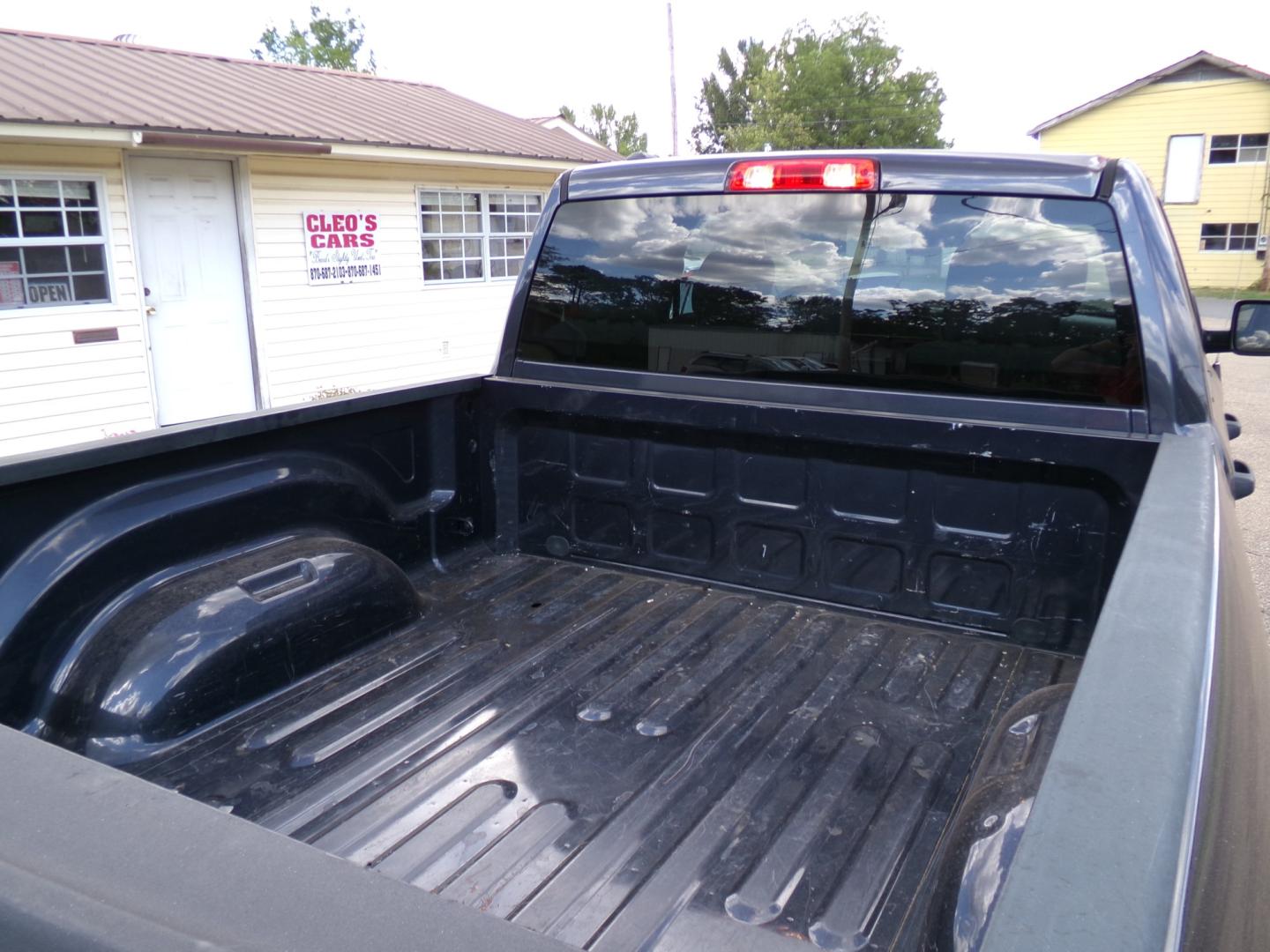 2018 Maximum Steel Metallic /Gray RAM 1500 Tradesman Quad Cab 2WD (1C6RR6FT2JS) with an 5.7L V8 OHV 16V engine, 8-speed automatic transmission, located at 400 First NW, Bearden, AR, 71720, (870) 687-3414, 0.000000, 0.000000- Photo#3