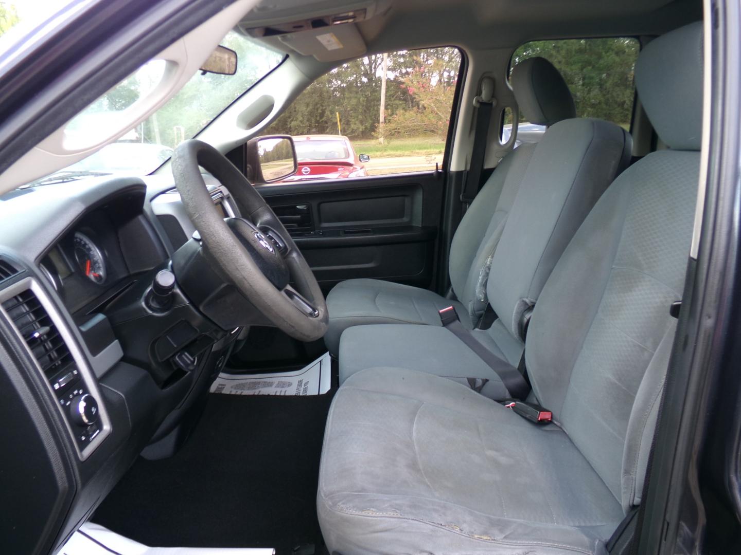 2018 Maximum Steel Metallic /Gray RAM 1500 Tradesman Quad Cab 2WD (1C6RR6FT2JS) with an 5.7L V8 OHV 16V engine, 8-speed automatic transmission, located at 400 First NW, Bearden, AR, 71720, (870) 687-3414, 0.000000, 0.000000- Photo#7