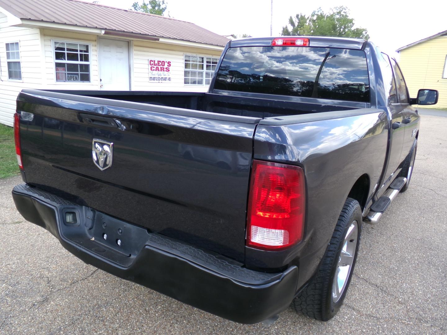 2018 Maximum Steel Metallic /Gray RAM 1500 Tradesman Quad Cab 2WD (1C6RR6FT2JS) with an 5.7L V8 OHV 16V engine, 8-speed automatic transmission, located at 400 First NW, Bearden, AR, 71720, (870) 687-3414, 0.000000, 0.000000- Photo#18