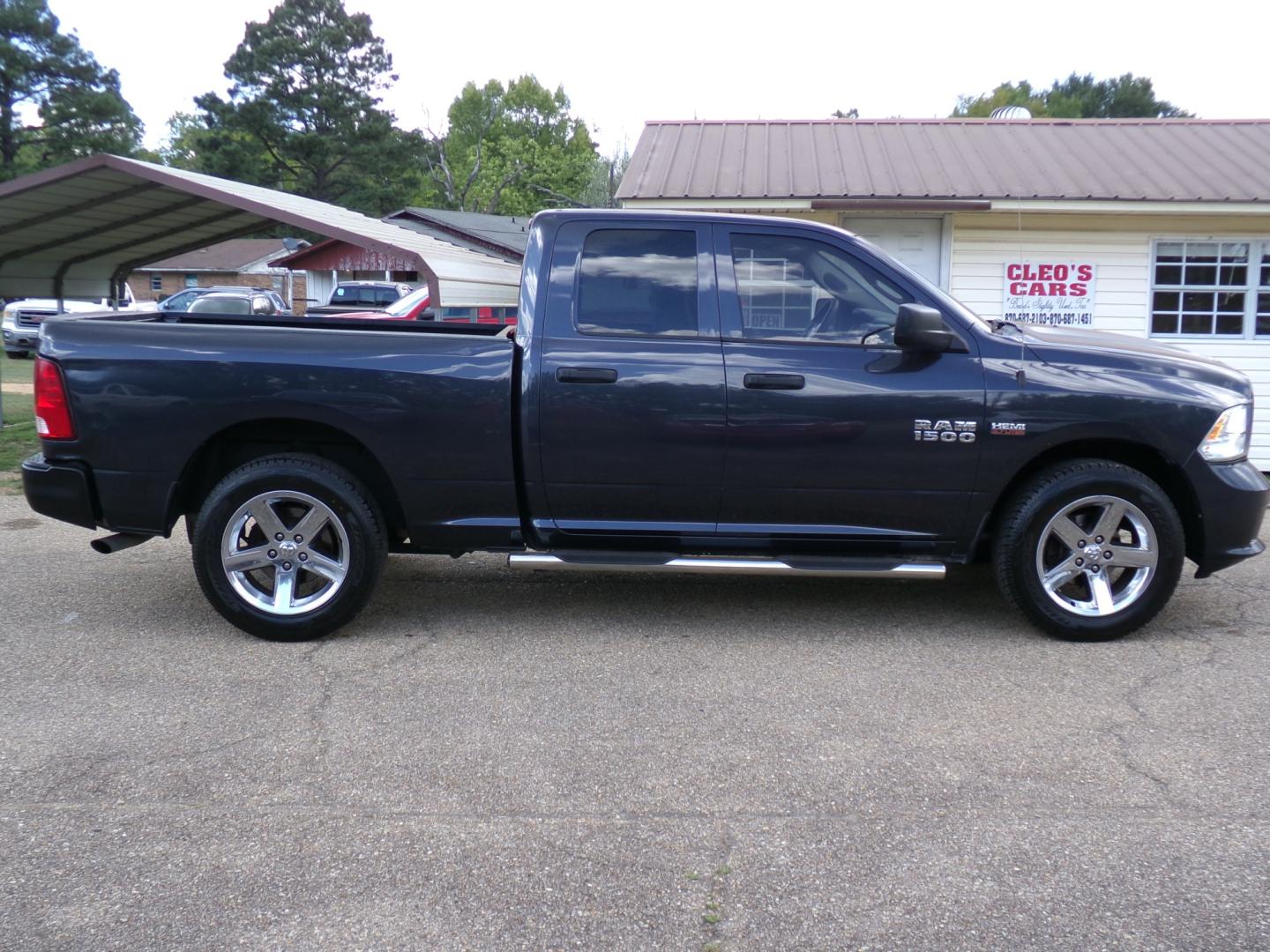 2018 Maximum Steel Metallic /Gray RAM 1500 Tradesman Quad Cab 2WD (1C6RR6FT2JS) with an 5.7L V8 OHV 16V engine, 8-speed automatic transmission, located at 400 First NW, Bearden, AR, 71720, (870) 687-3414, 0.000000, 0.000000- Photo#19