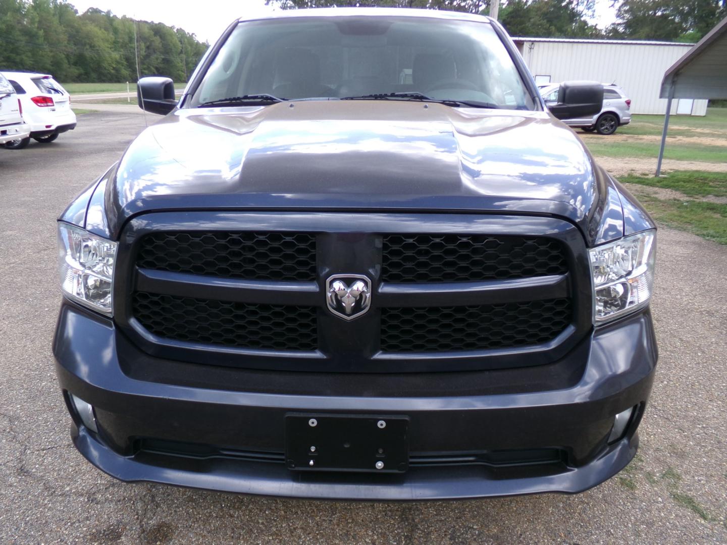 2018 Maximum Steel Metallic /Gray RAM 1500 Tradesman Quad Cab 2WD (1C6RR6FT2JS) with an 5.7L V8 OHV 16V engine, 8-speed automatic transmission, located at 400 First NW, Bearden, AR, 71720, (870) 687-3414, 0.000000, 0.000000- Photo#20