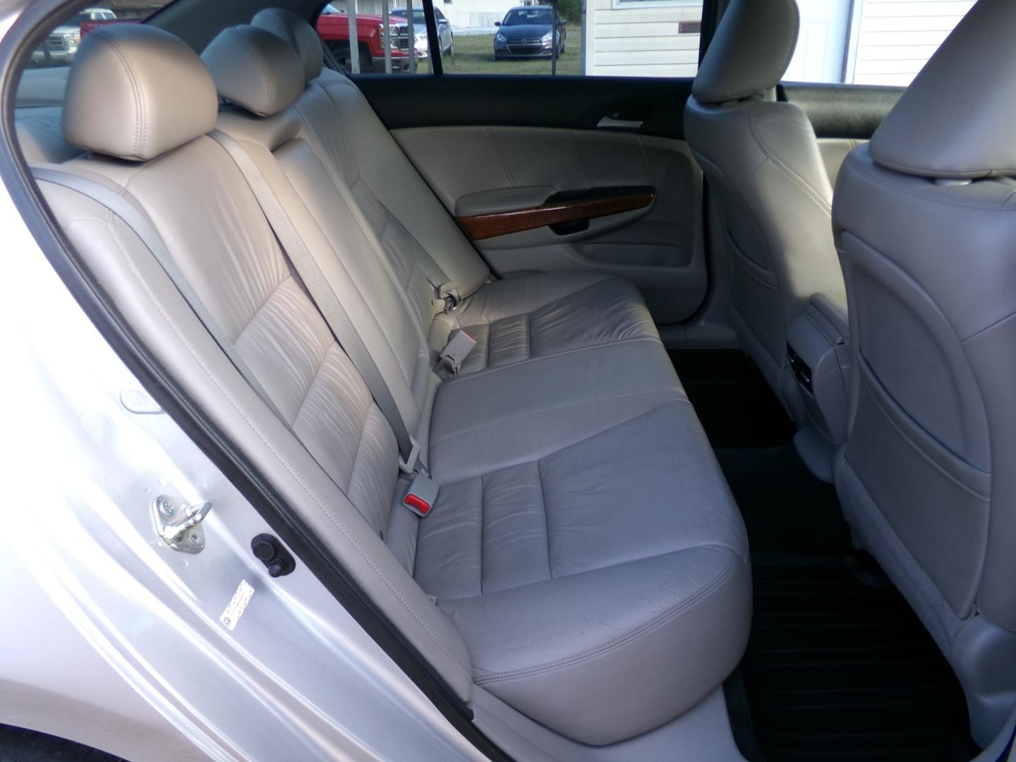 2012 Sebring Silver Metallic /Gray Honda Accord EX-L V6 Sedan AT (1HGCP3F85CA) with an 3.5L V6 SOHC 24V engine, 5-Speed Automatic transmission, located at 400 First NW, Bearden, AR, 71720, (870) 687-3414, 0.000000, 0.000000- Photo#19