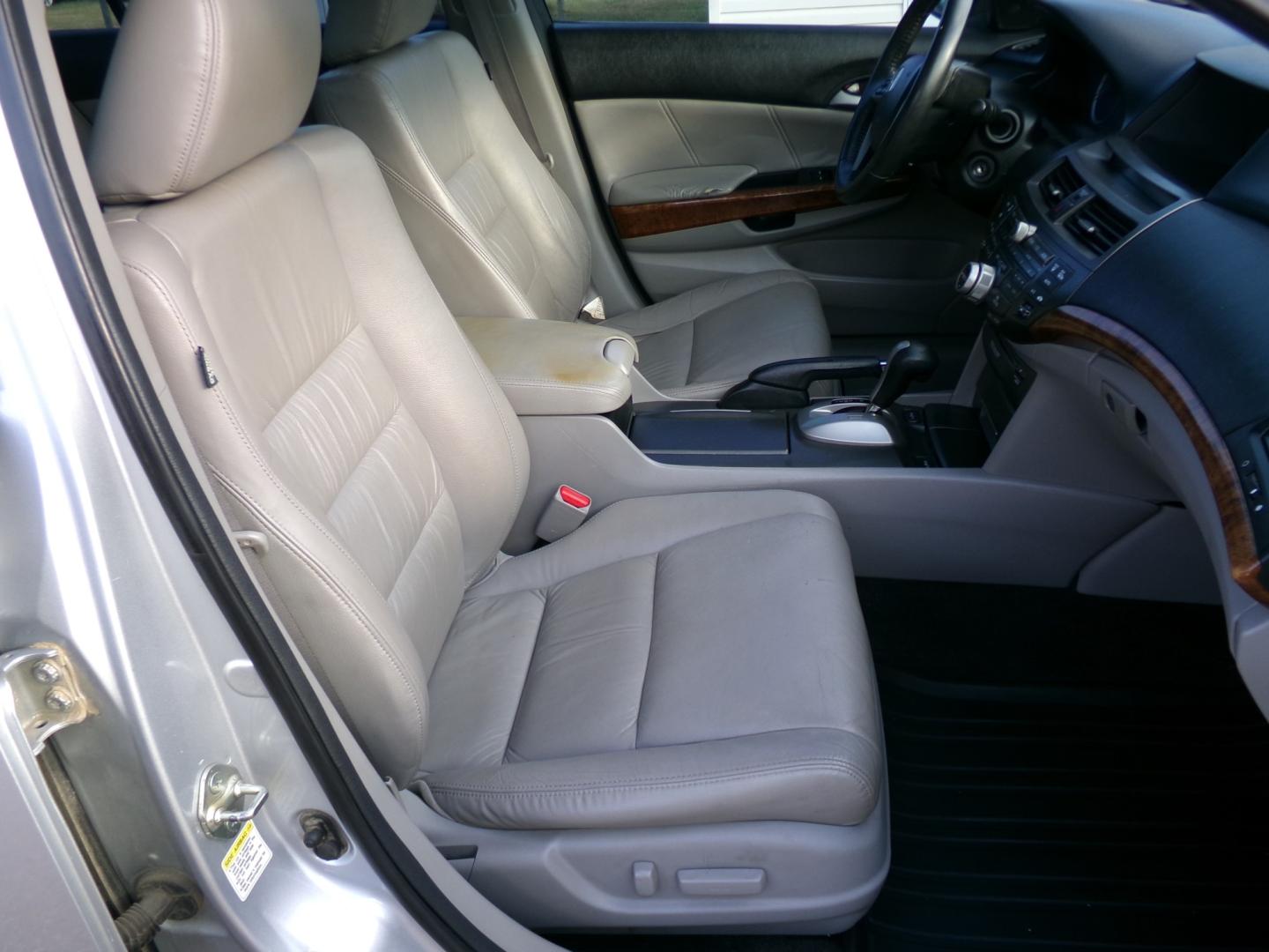 2012 Sebring Silver Metallic /Gray Honda Accord EX-L V6 Sedan AT (1HGCP3F85CA) with an 3.5L V6 SOHC 24V engine, 5-Speed Automatic transmission, located at 400 First NW, Bearden, AR, 71720, (870) 687-3414, 0.000000, 0.000000- Photo#20