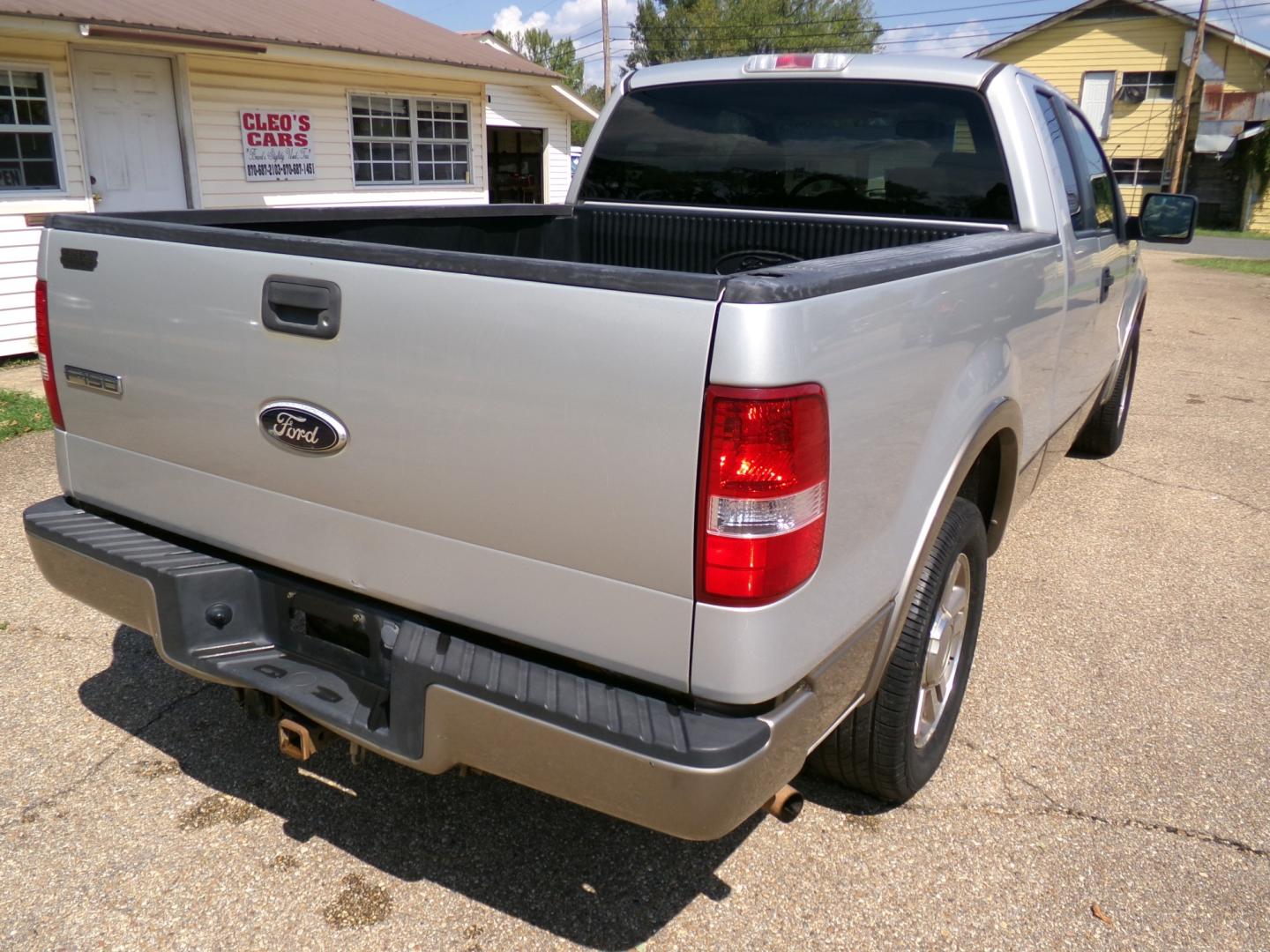 2006 Smokestone Metallic /Tan Ford F-150 Lariat SuperCab 2WD (1FTPX12576F) with an 5.4L V8 SOHC 16V engine, 4-Speed Automatic Overdrive transmission, located at 400 First NW, Bearden, AR, 71720, (870) 687-3414, 0.000000, 0.000000- Photo#2