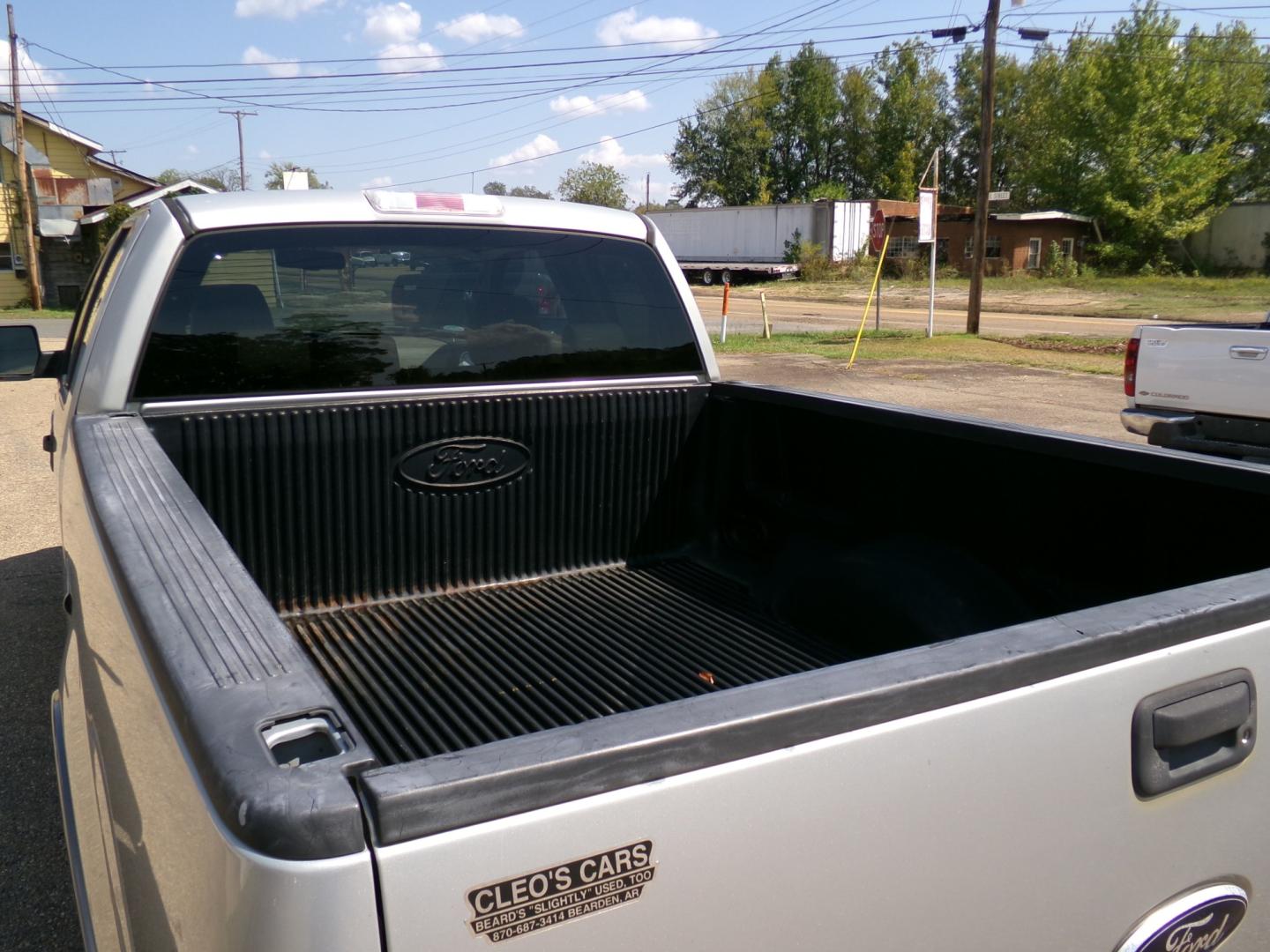 2006 Smokestone Metallic /Tan Ford F-150 Lariat SuperCab 2WD (1FTPX12576F) with an 5.4L V8 SOHC 16V engine, 4-Speed Automatic Overdrive transmission, located at 400 First NW, Bearden, AR, 71720, (870) 687-3414, 0.000000, 0.000000- Photo#3