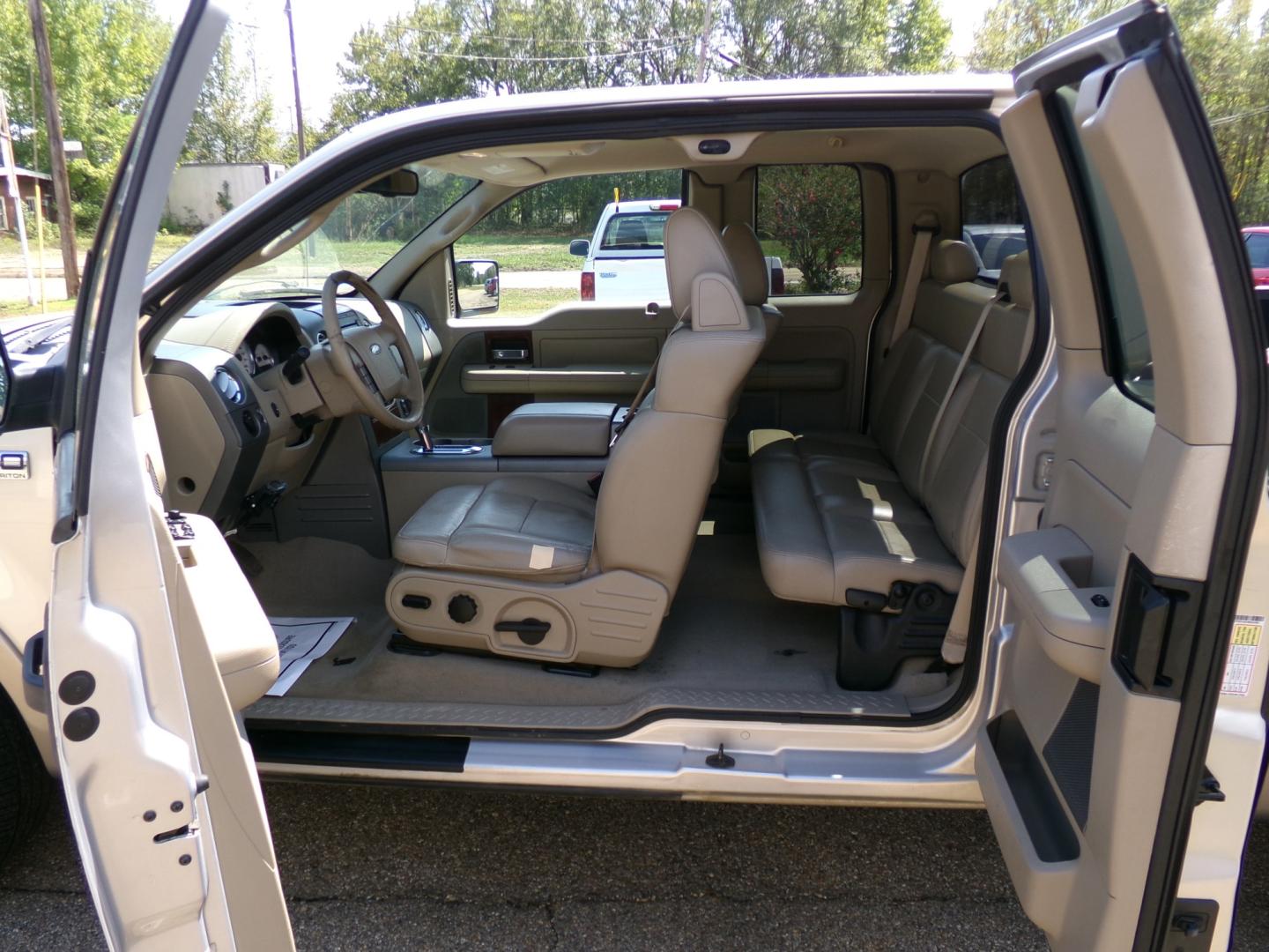 2006 Smokestone Metallic /Tan Ford F-150 Lariat SuperCab 2WD (1FTPX12576F) with an 5.4L V8 SOHC 16V engine, 4-Speed Automatic Overdrive transmission, located at 400 First NW, Bearden, AR, 71720, (870) 687-3414, 0.000000, 0.000000- Photo#9