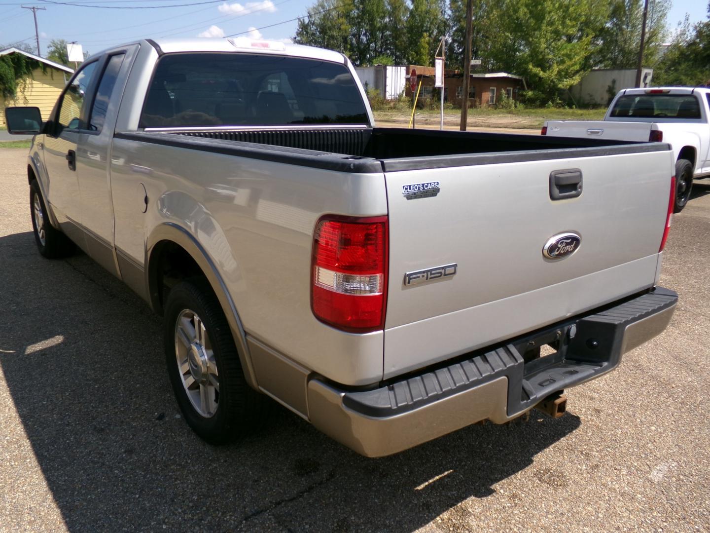 2006 Smokestone Metallic /Tan Ford F-150 Lariat SuperCab 2WD (1FTPX12576F) with an 5.4L V8 SOHC 16V engine, 4-Speed Automatic Overdrive transmission, located at 400 First NW, Bearden, AR, 71720, (870) 687-3414, 0.000000, 0.000000- Photo#17