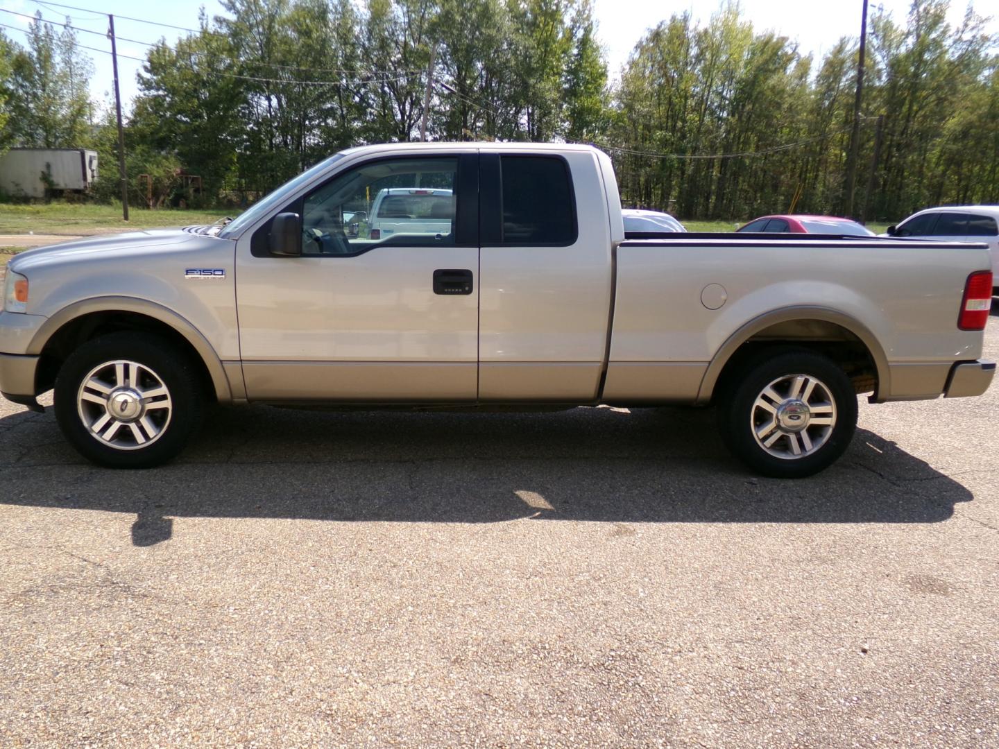 2006 Smokestone Metallic /Tan Ford F-150 Lariat SuperCab 2WD (1FTPX12576F) with an 5.4L V8 SOHC 16V engine, 4-Speed Automatic Overdrive transmission, located at 400 First NW, Bearden, AR, 71720, (870) 687-3414, 0.000000, 0.000000- Photo#18