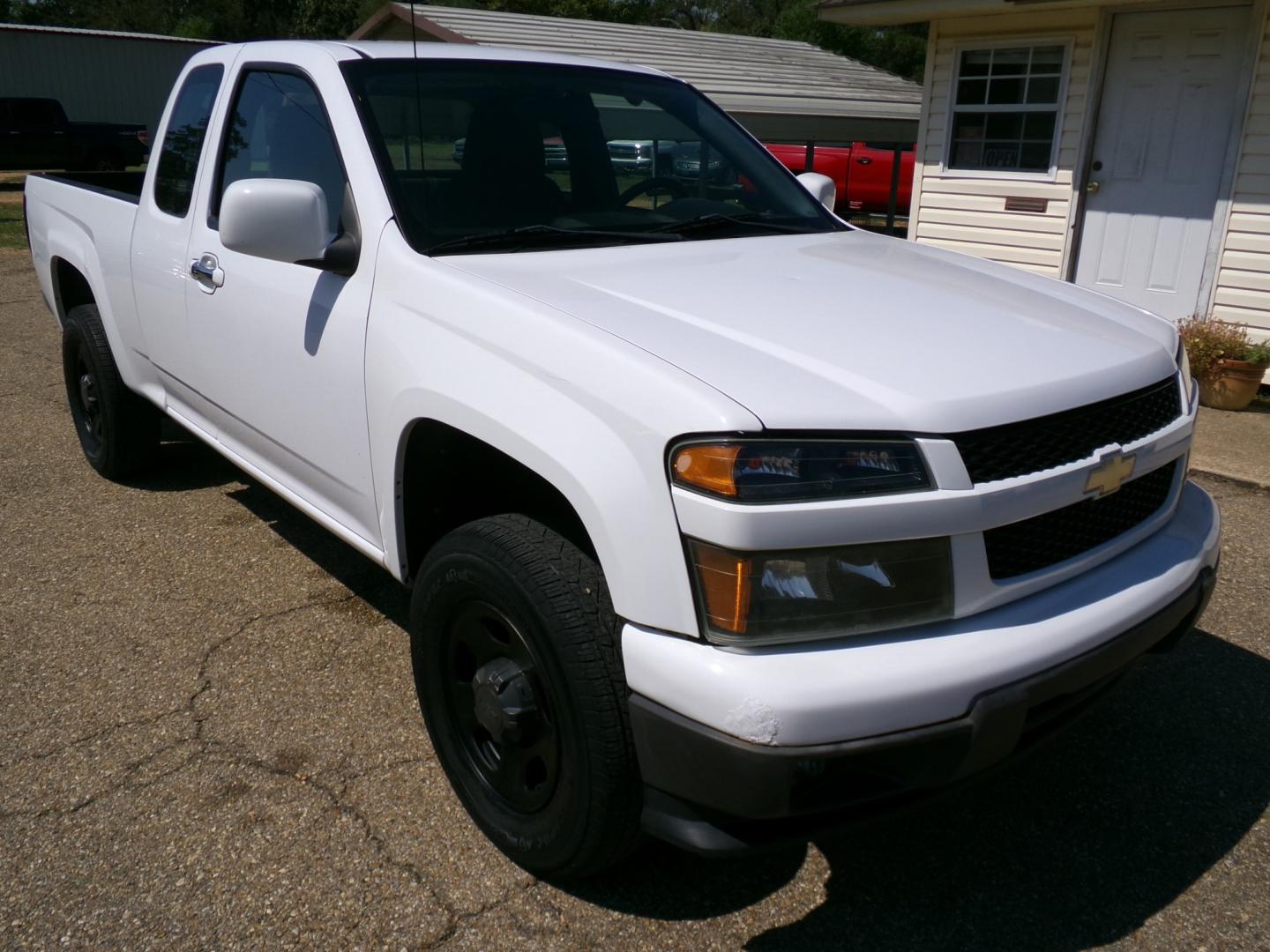 2012 White /Charcoal Chevrolet Colorado Work Truck Ext. Cab 4WD (1GCJTBFE4C8) with an 3.7L L5 DOHC 20V engine, Automatic transmission, located at 400 First NW, Bearden, AR, 71720, (870) 687-3414, 0.000000, 0.000000- Photo#0