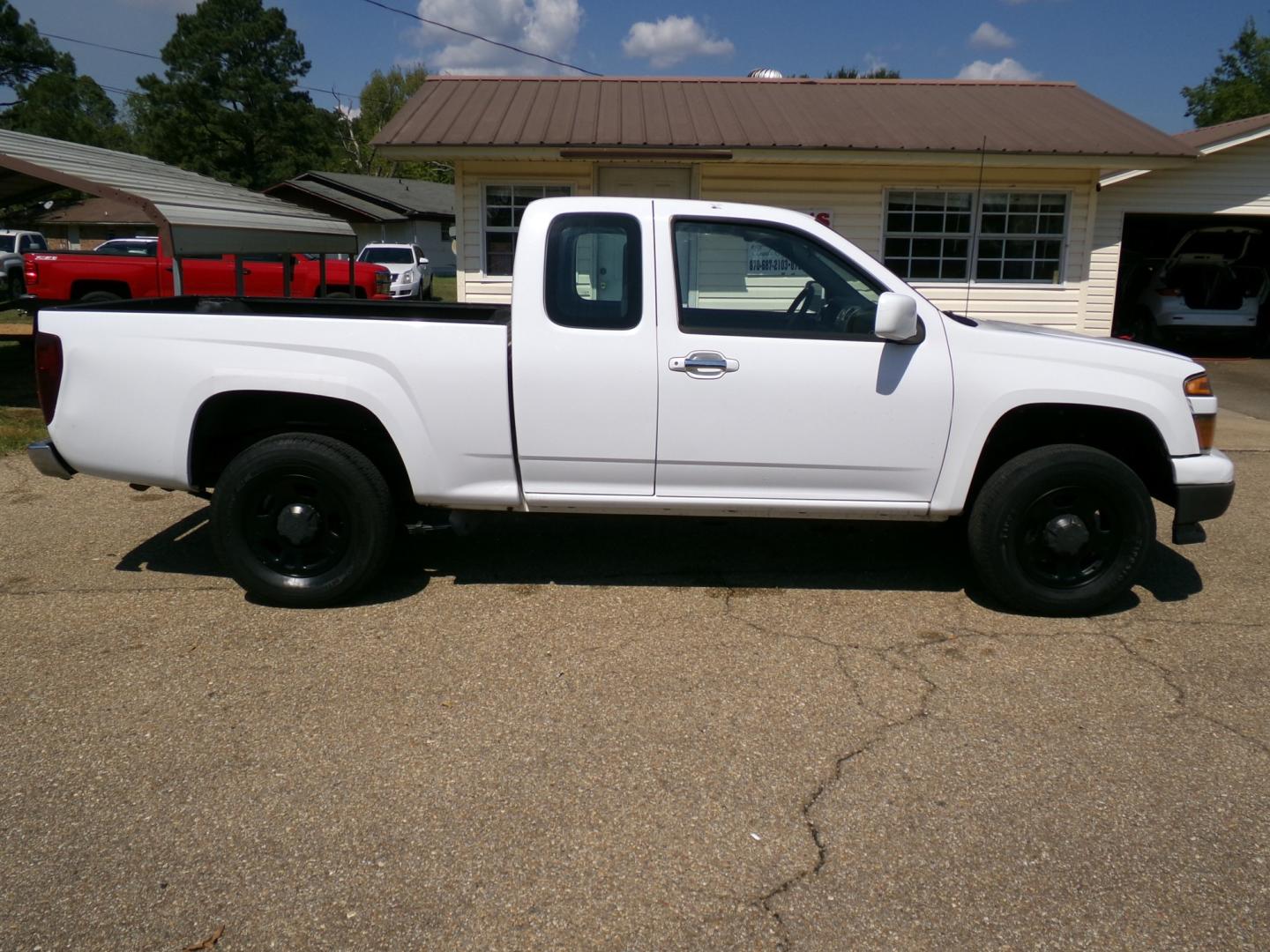 2012 White /Charcoal Chevrolet Colorado Work Truck Ext. Cab 4WD (1GCJTBFE4C8) with an 3.7L L5 DOHC 20V engine, Automatic transmission, located at 400 First NW, Bearden, AR, 71720, (870) 687-3414, 0.000000, 0.000000- Photo#1