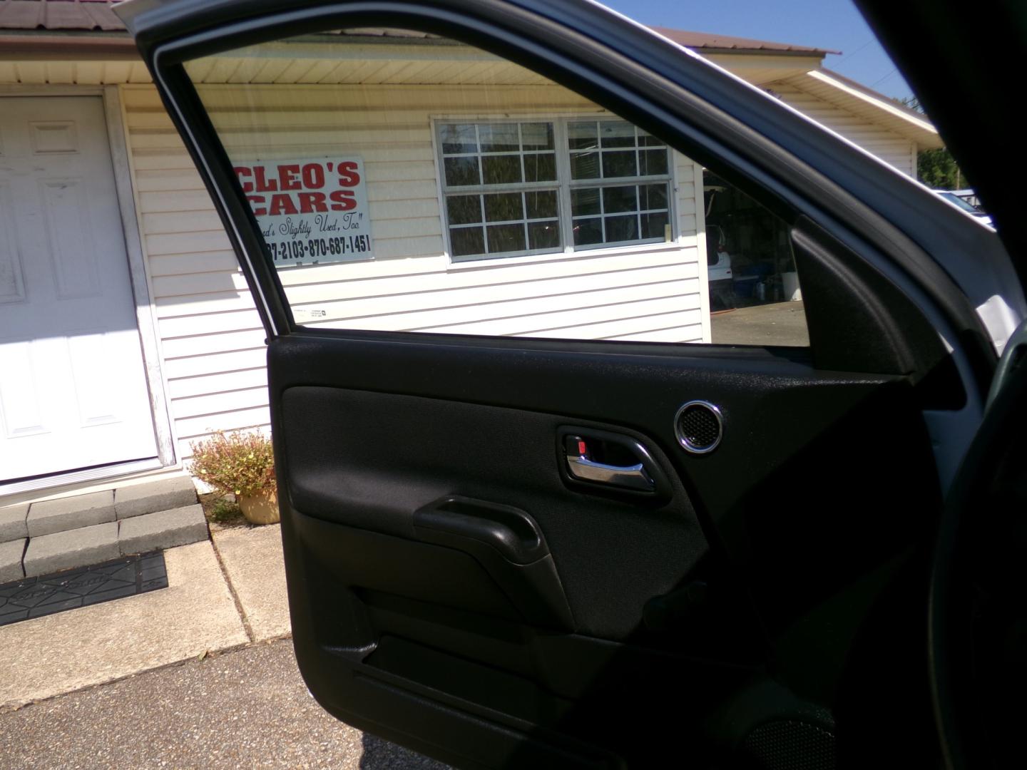 2012 White /Charcoal Chevrolet Colorado Work Truck Ext. Cab 4WD (1GCJTBFE4C8) with an 3.7L L5 DOHC 20V engine, Automatic transmission, located at 400 First NW, Bearden, AR, 71720, (870) 687-3414, 0.000000, 0.000000- Photo#6