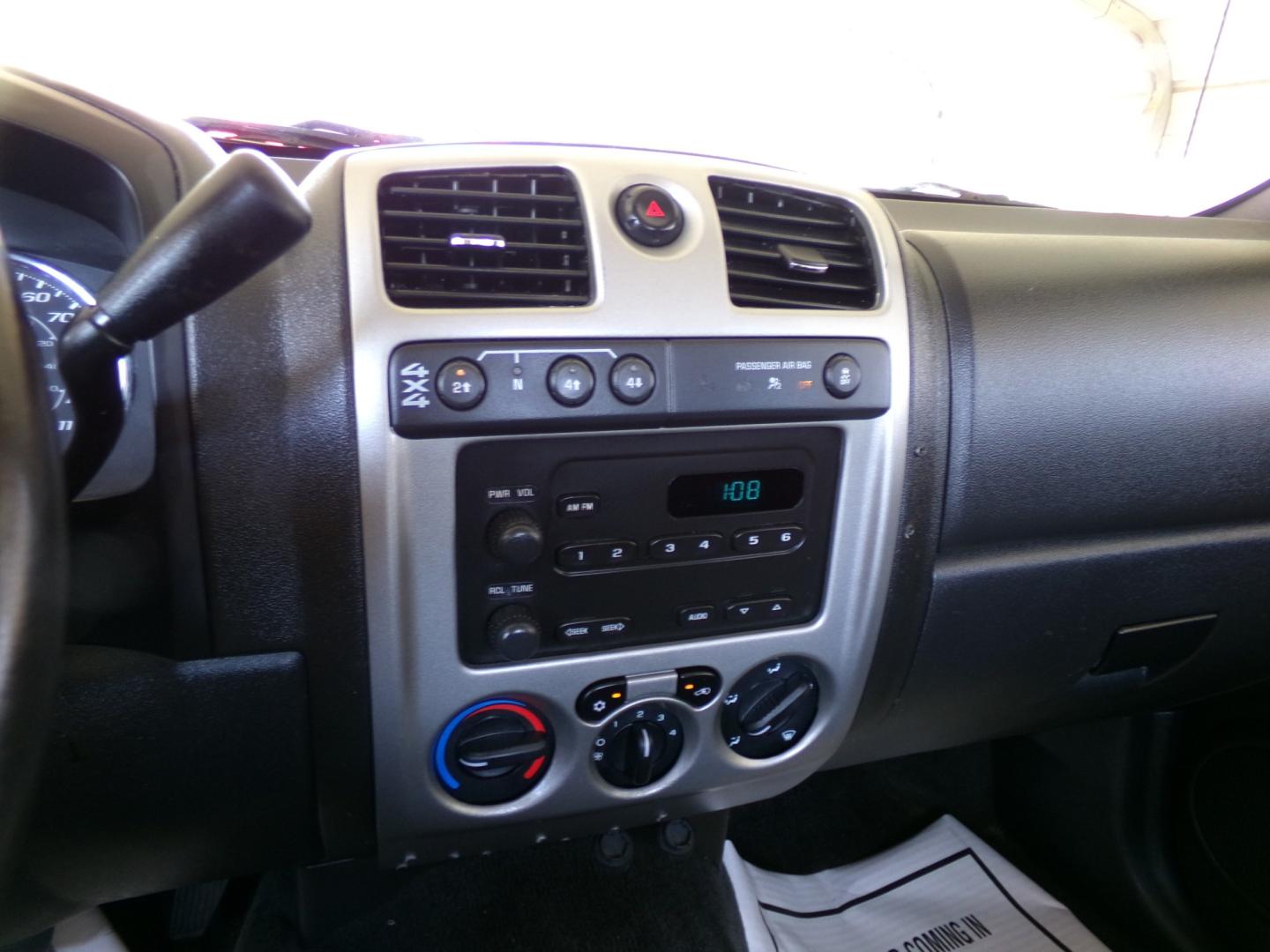 2012 White /Charcoal Chevrolet Colorado Work Truck Ext. Cab 4WD (1GCJTBFE4C8) with an 3.7L L5 DOHC 20V engine, Automatic transmission, located at 400 First NW, Bearden, AR, 71720, (870) 687-3414, 0.000000, 0.000000- Photo#12