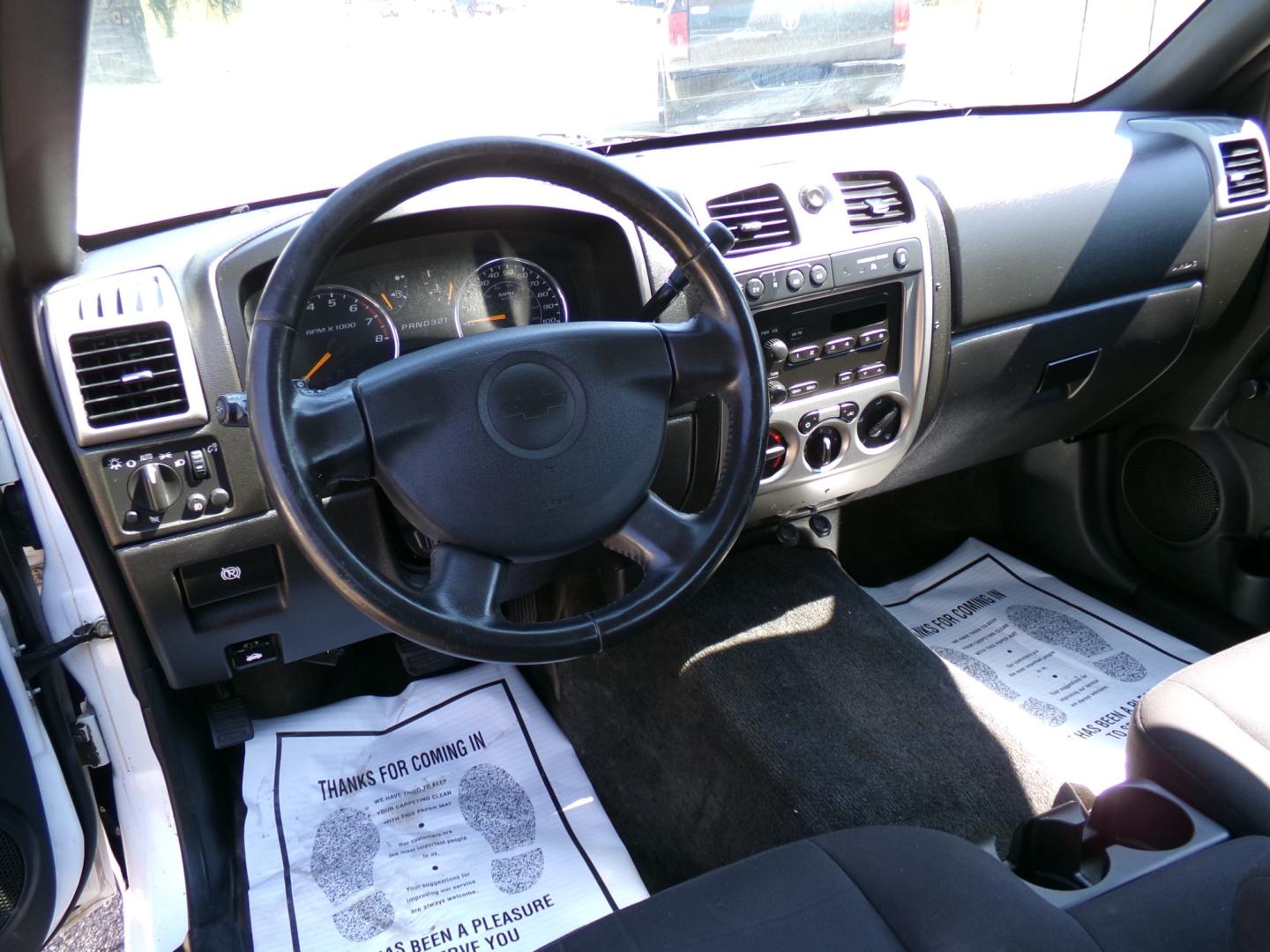 2012 White /Charcoal Chevrolet Colorado Work Truck Ext. Cab 4WD (1GCJTBFE4C8) with an 3.7L L5 DOHC 20V engine, Automatic transmission, located at 400 First NW, Bearden, AR, 71720, (870) 687-3414, 0.000000, 0.000000- Photo#17