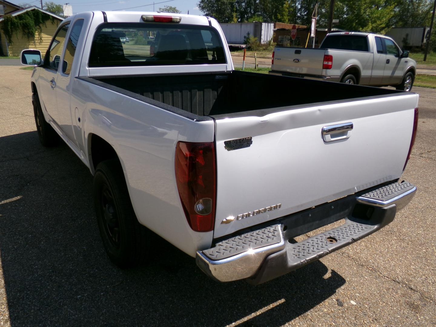 2012 White /Charcoal Chevrolet Colorado Work Truck Ext. Cab 4WD (1GCJTBFE4C8) with an 3.7L L5 DOHC 20V engine, Automatic transmission, located at 400 First NW, Bearden, AR, 71720, (870) 687-3414, 0.000000, 0.000000- Photo#18