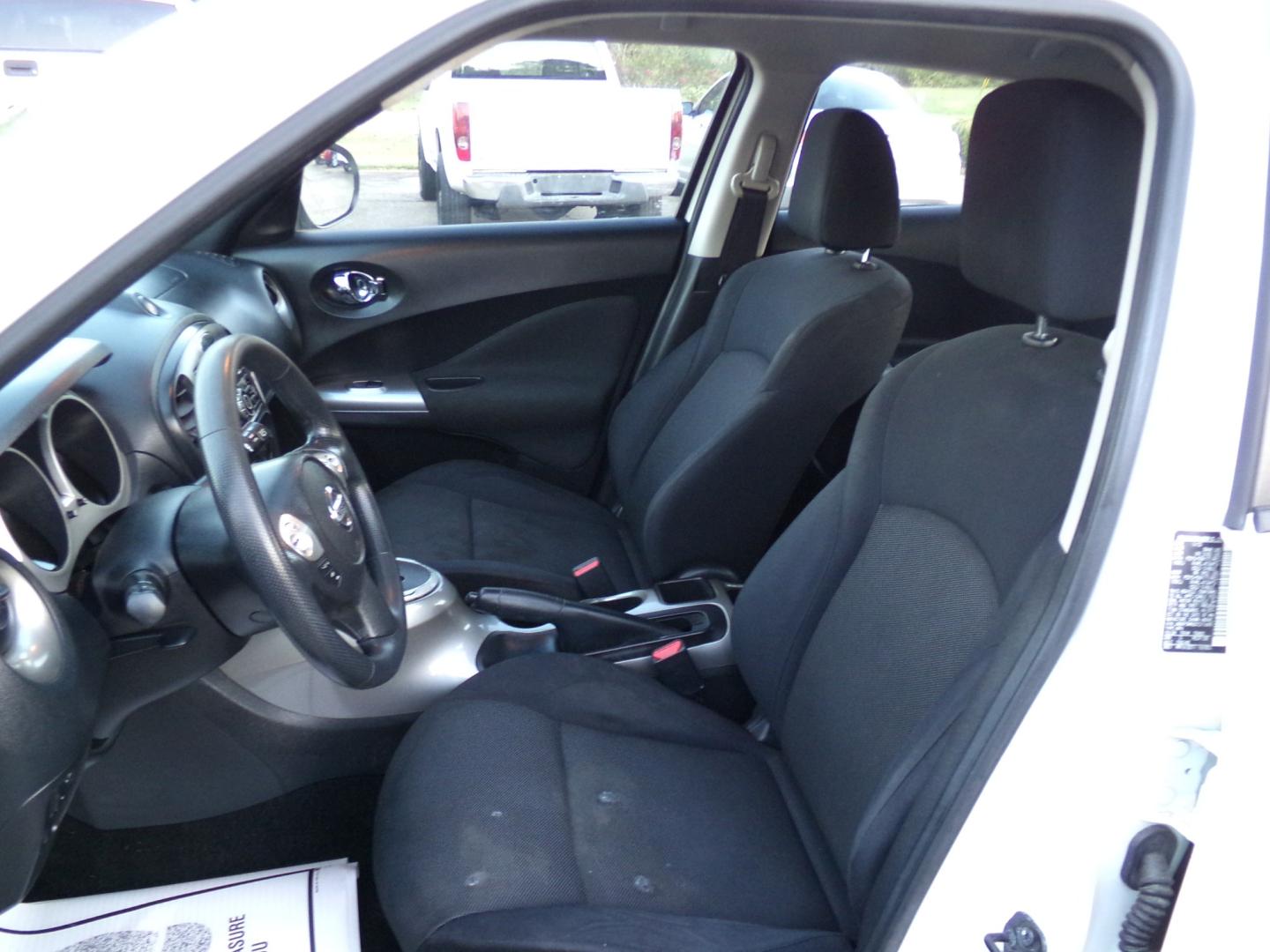 2013 White /Black Nissan Juke S FWD (JN8AF5MR6DT) with an 1.6L L4 DOHC 16V engine, Continuously Variable Transmission transmission, located at 400 First NW, Bearden, AR, 71720, (870) 687-3414, 0.000000, 0.000000- Photo#6
