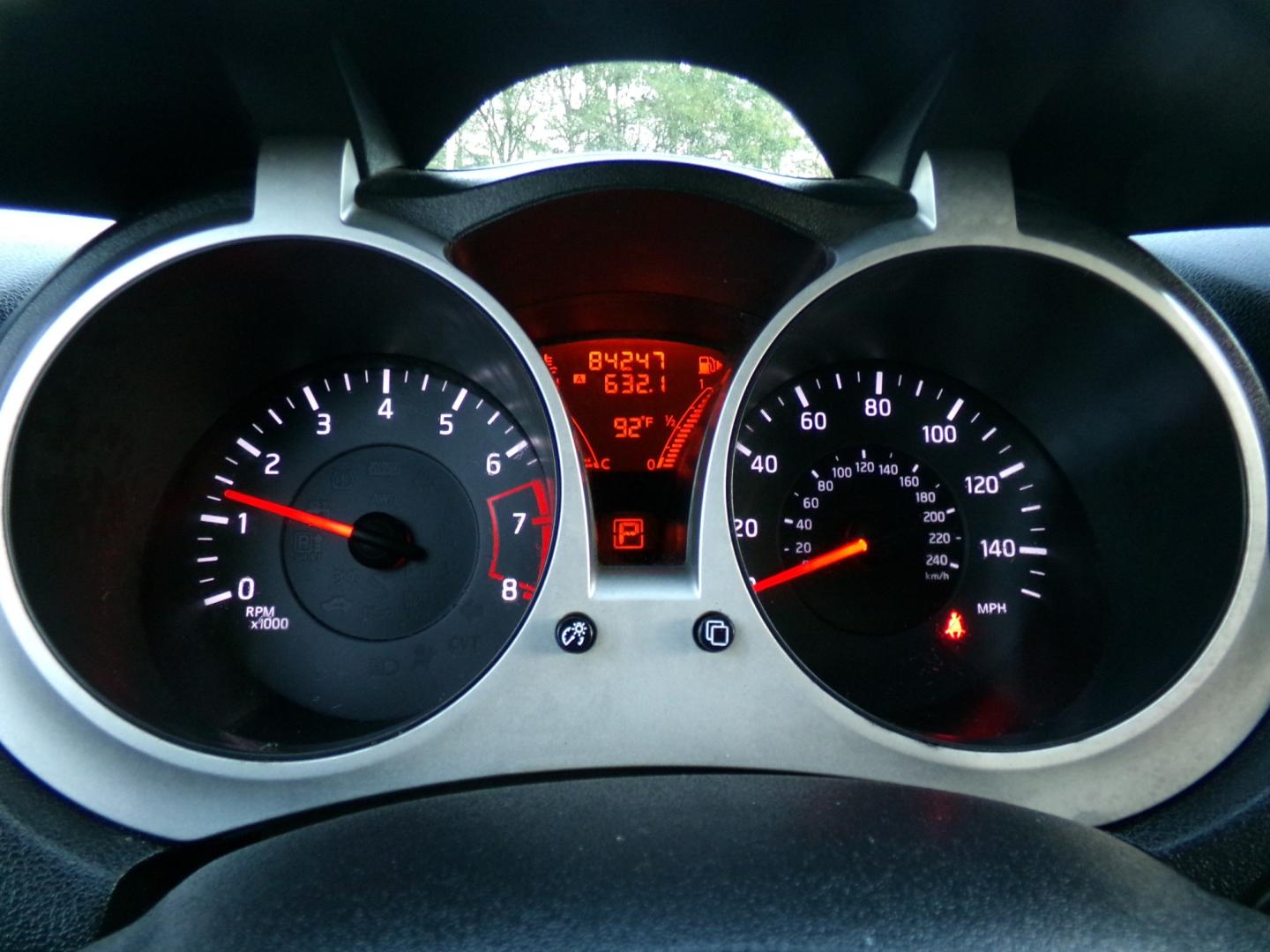 2013 White /Black Nissan Juke S FWD (JN8AF5MR6DT) with an 1.6L L4 DOHC 16V engine, Continuously Variable Transmission transmission, located at 400 First NW, Bearden, AR, 71720, (870) 687-3414, 0.000000, 0.000000- Photo#7