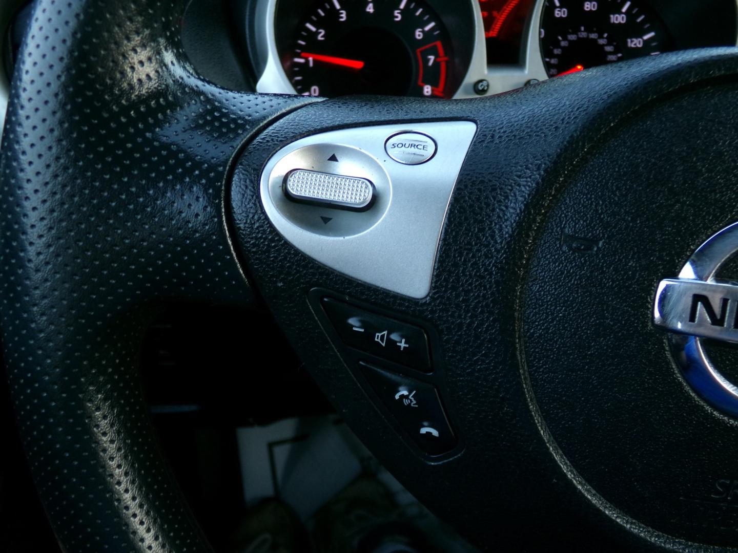 2013 White /Black Nissan Juke S FWD (JN8AF5MR6DT) with an 1.6L L4 DOHC 16V engine, Continuously Variable Transmission transmission, located at 400 First NW, Bearden, AR, 71720, (870) 687-3414, 0.000000, 0.000000- Photo#11