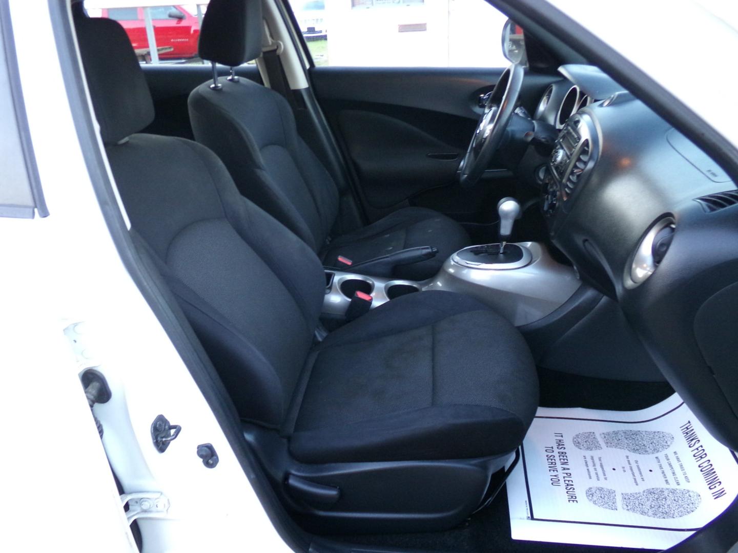 2013 White /Black Nissan Juke S FWD (JN8AF5MR6DT) with an 1.6L L4 DOHC 16V engine, Continuously Variable Transmission transmission, located at 400 First NW, Bearden, AR, 71720, (870) 687-3414, 0.000000, 0.000000- Photo#14