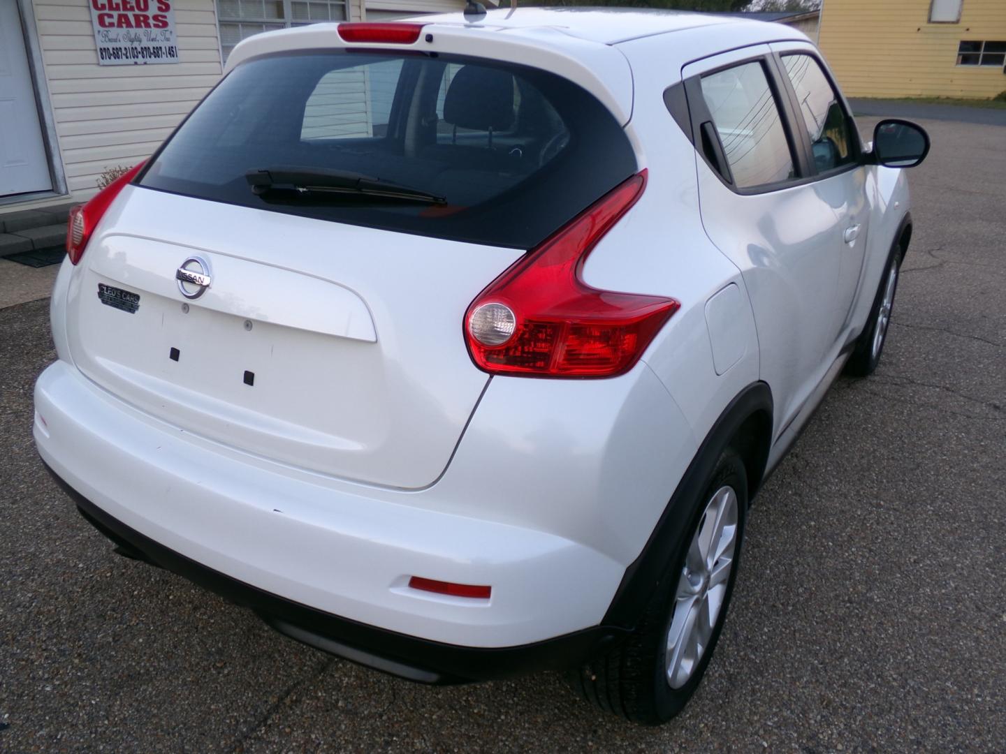 2013 White /Black Nissan Juke S FWD (JN8AF5MR6DT) with an 1.6L L4 DOHC 16V engine, Continuously Variable Transmission transmission, located at 400 First NW, Bearden, AR, 71720, (870) 687-3414, 0.000000, 0.000000- Photo#16