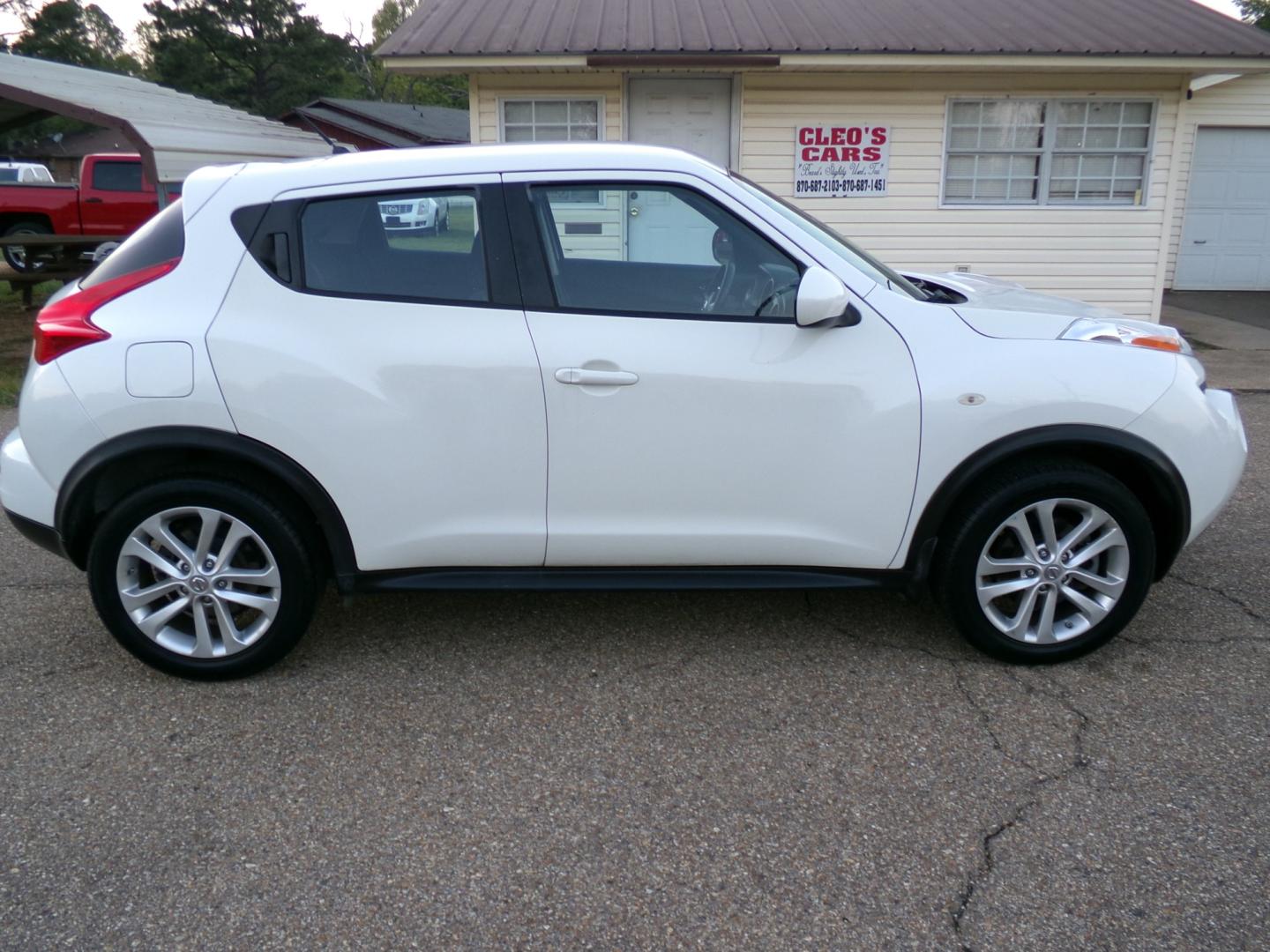 2013 White /Black Nissan Juke S FWD (JN8AF5MR6DT) with an 1.6L L4 DOHC 16V engine, Continuously Variable Transmission transmission, located at 400 First NW, Bearden, AR, 71720, (870) 687-3414, 0.000000, 0.000000- Photo#17