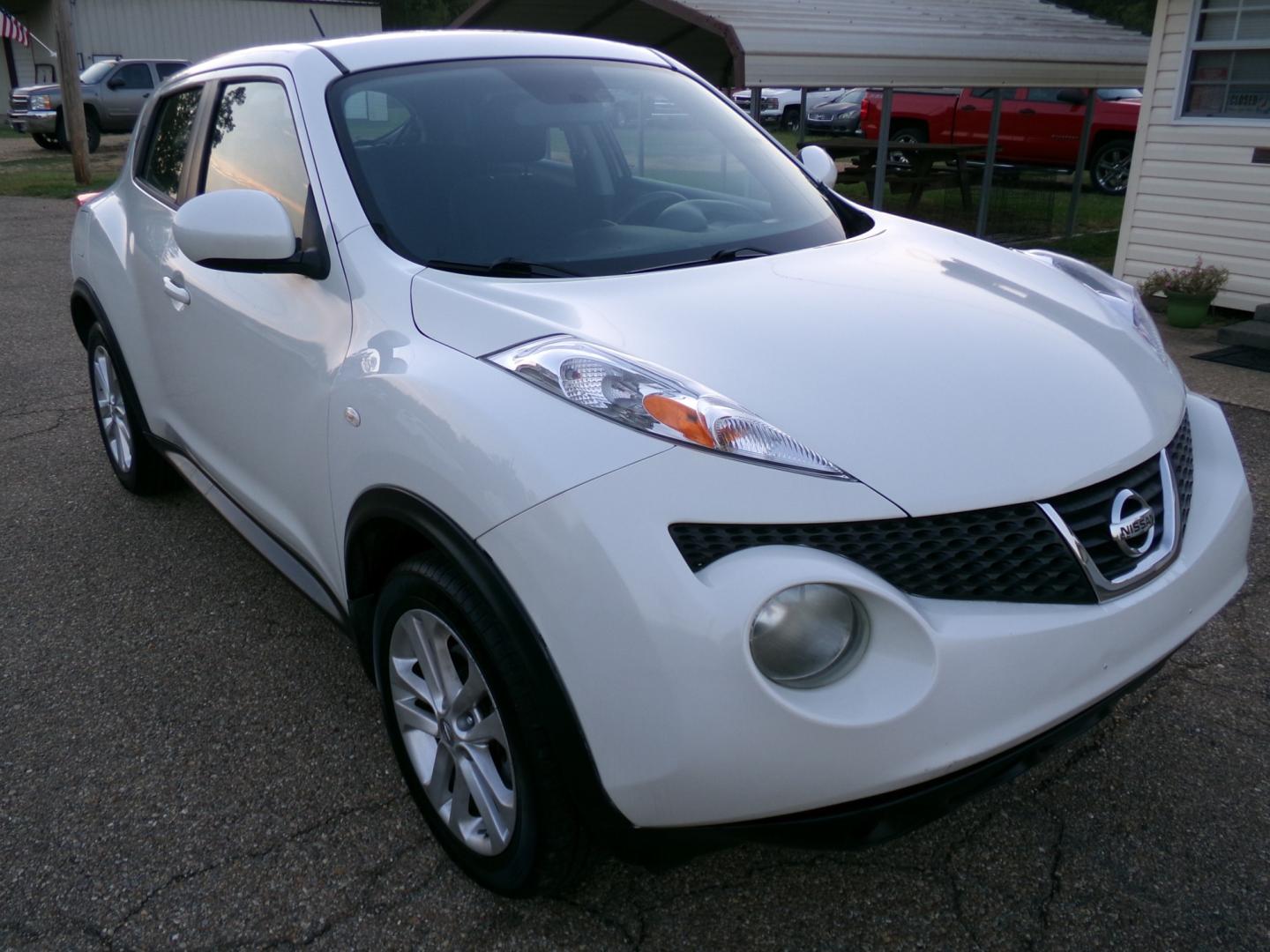 2013 White /Black Nissan Juke S FWD (JN8AF5MR6DT) with an 1.6L L4 DOHC 16V engine, Continuously Variable Transmission transmission, located at 400 First NW, Bearden, AR, 71720, (870) 687-3414, 0.000000, 0.000000- Photo#19